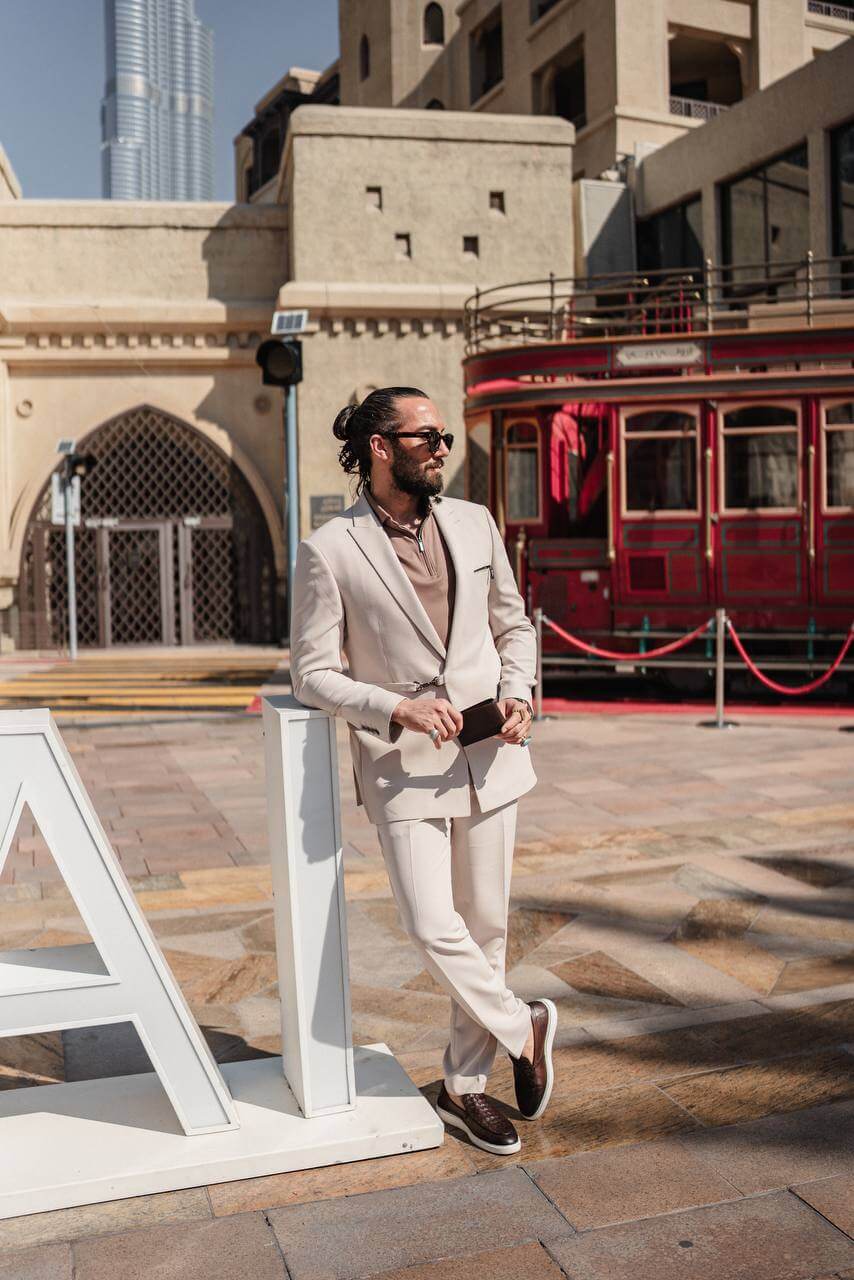 Full-length look at the HolloMen Ancona beige two-piece modern summer suit
