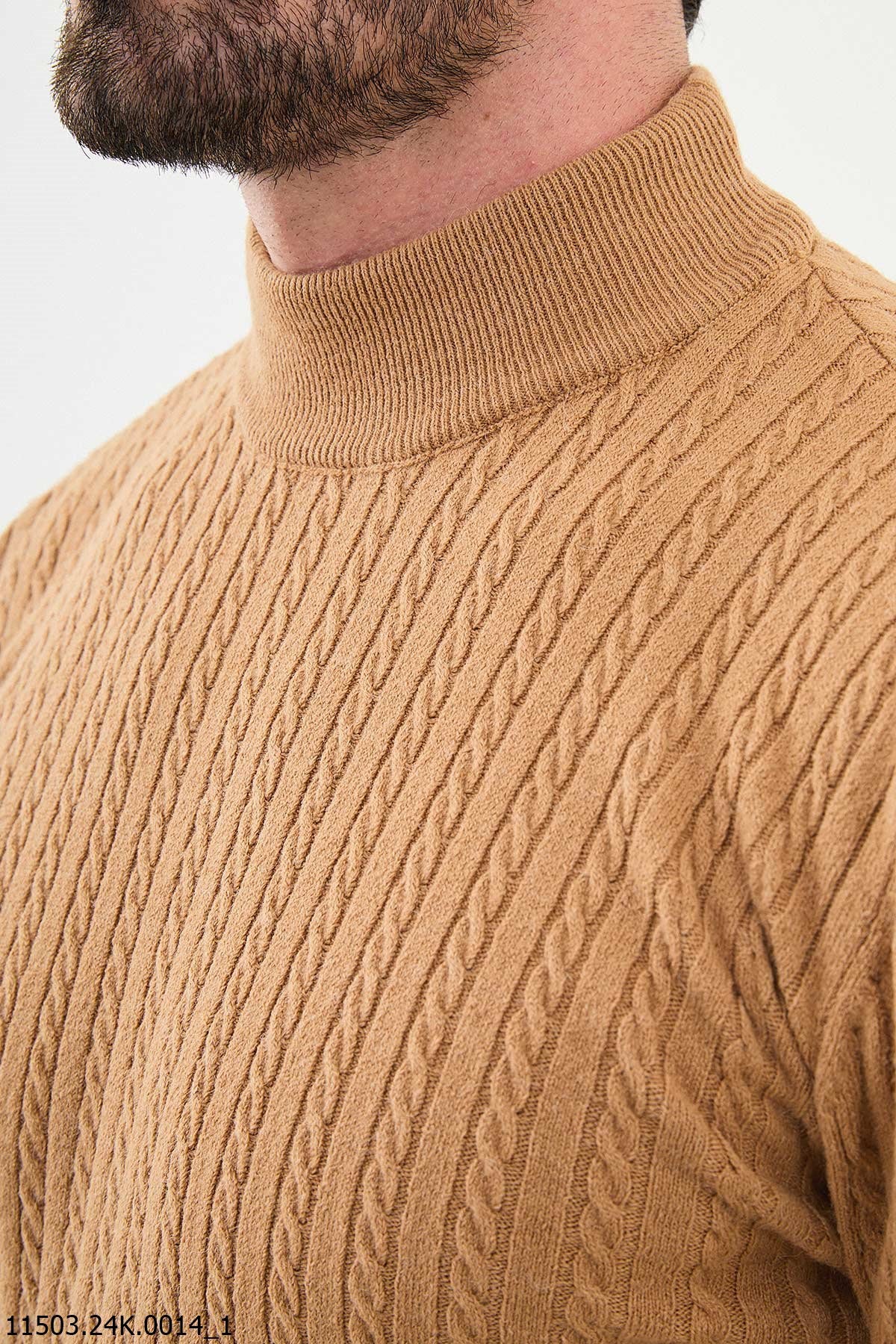 HolloMen Camel Cable-Knit Turtleneck.