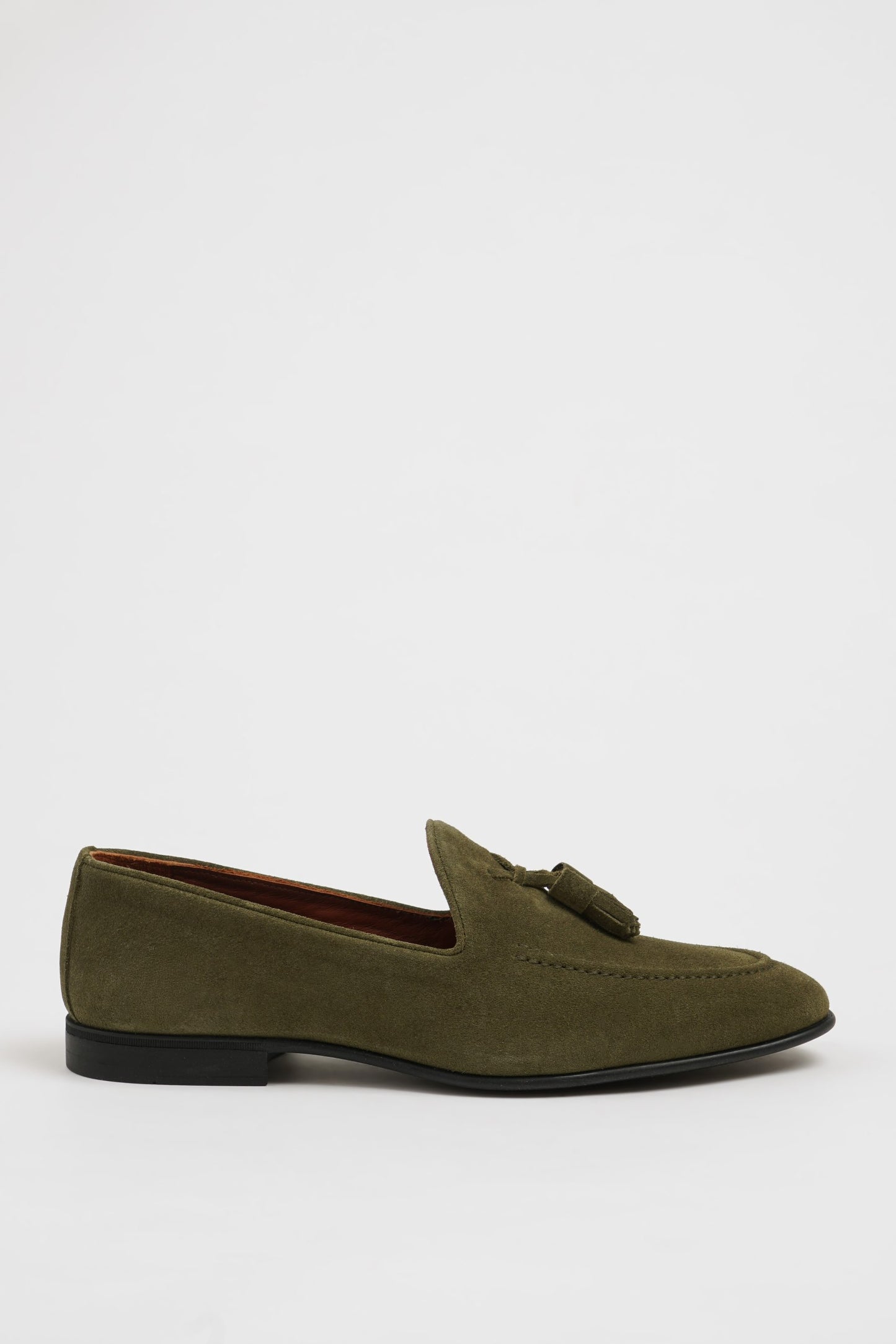 Khakifarbene Wildleder-Loafer mit Quastendetail.