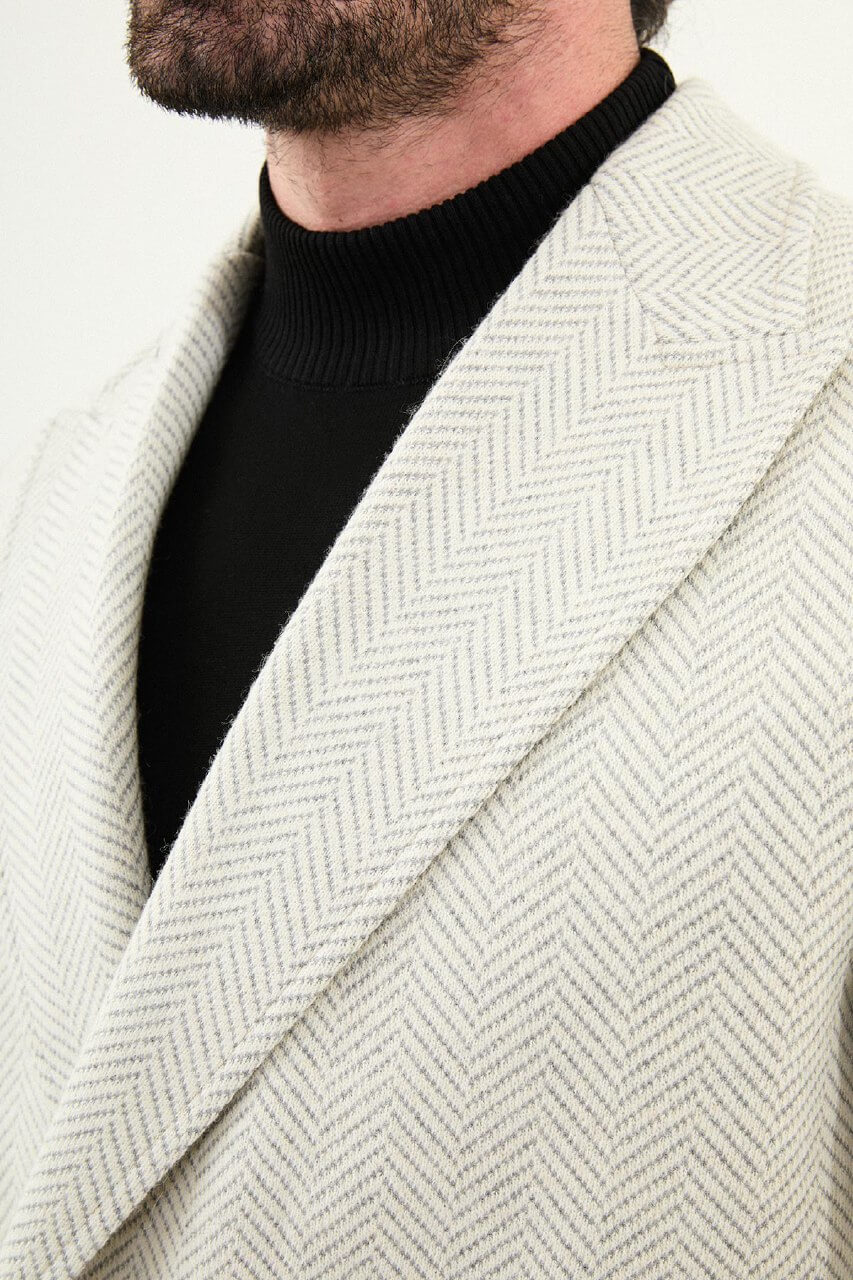 Slim fit ecru winter coat styled with a black turtleneck and leather shoes.