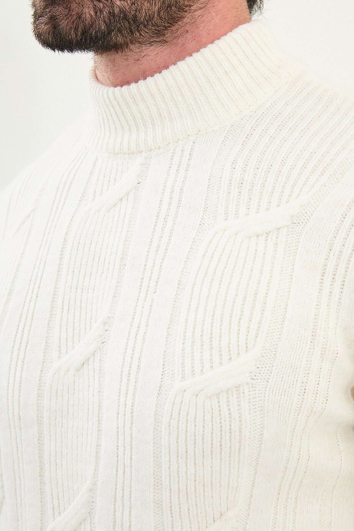 AXIST White Cable-Knit High Neck Sweater.