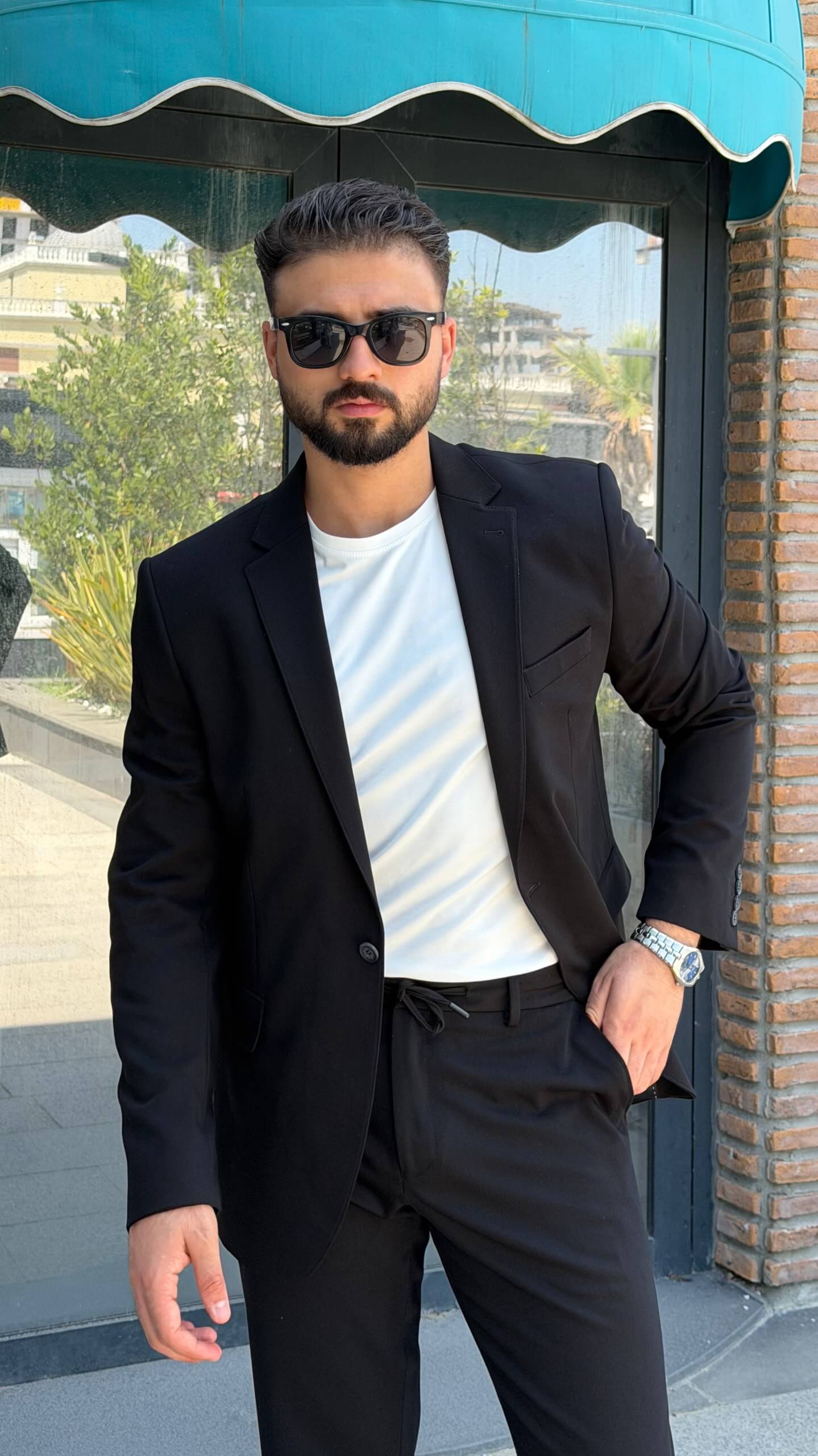 Men’s black single breasted tailored blazer with modern fit for formal and smart casual outfits