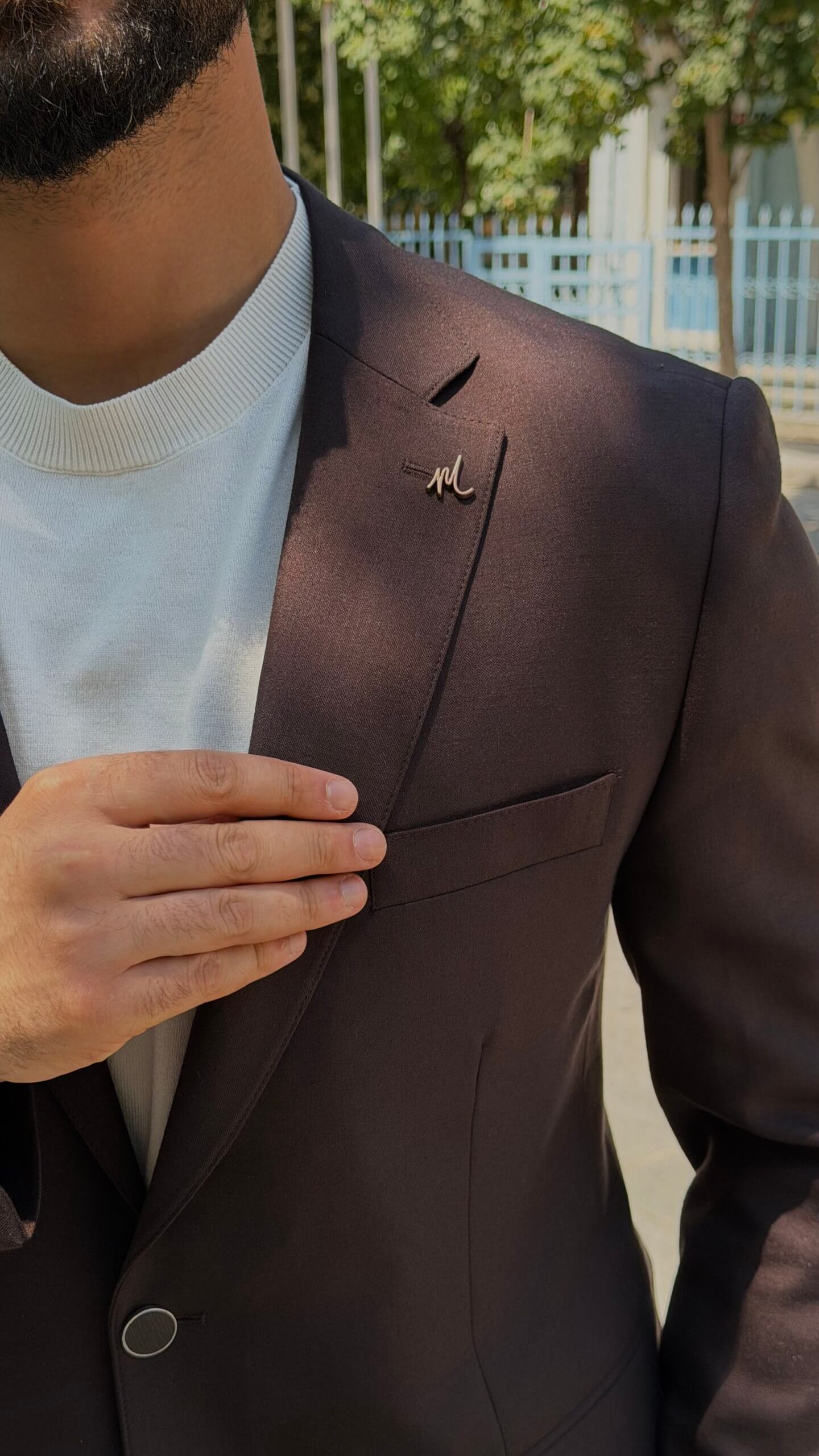 Men’s brown linen blend single breasted blazer styled for summer smart casual outfits