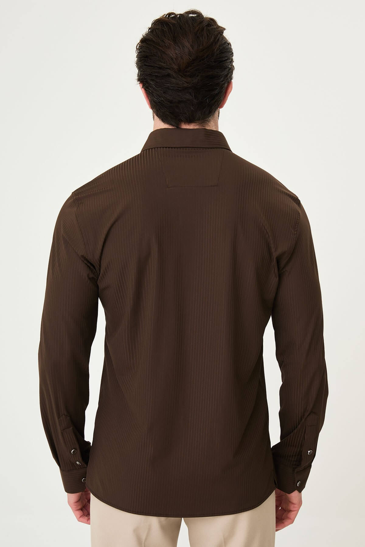 Brown striped slim-fit long sleeve men’s shirt with contrast pocket detail, perfect for summer smart-casual outfits