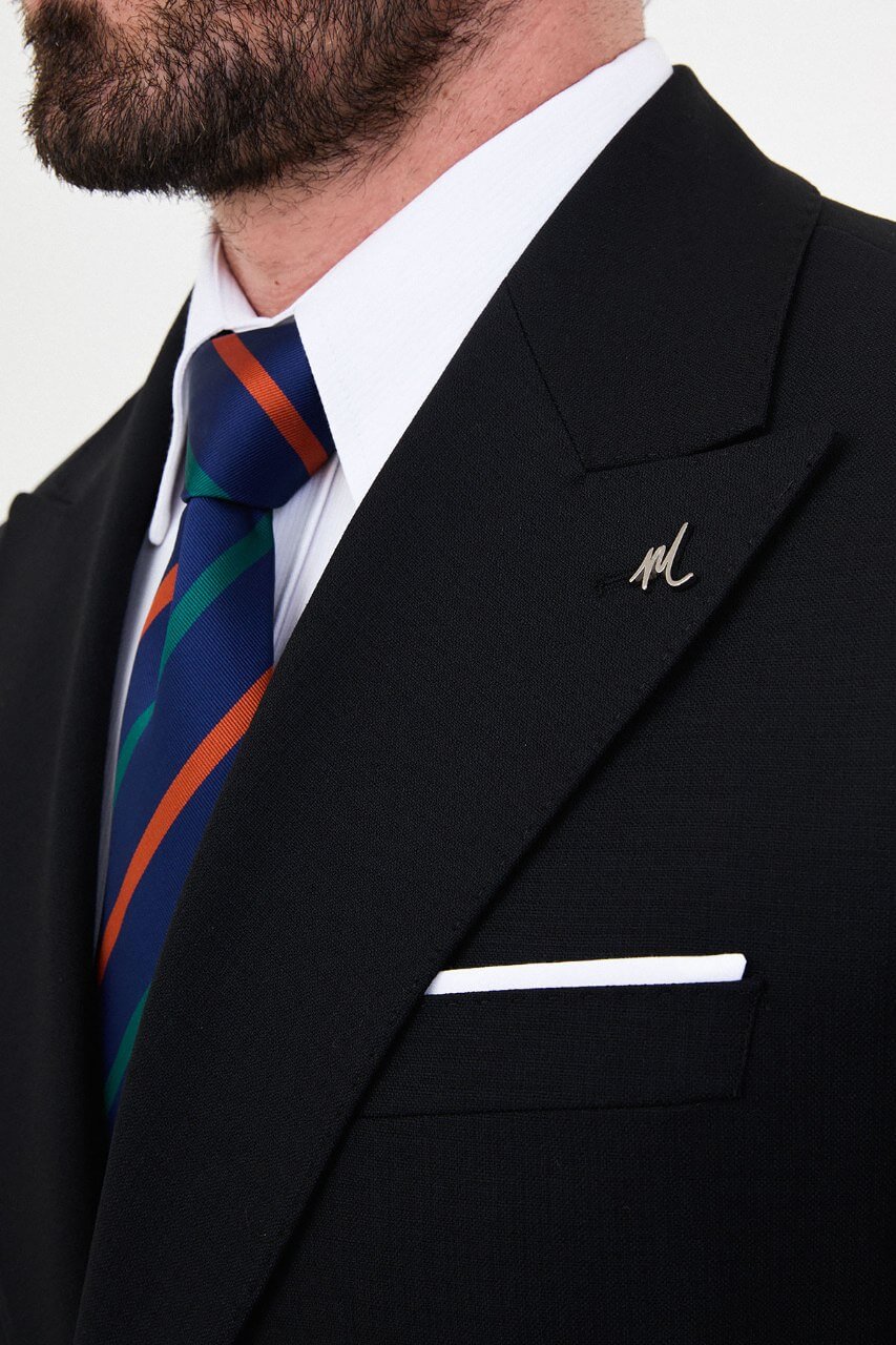 Men's navy blue slim-fit two-piece business suit featuring a tailored blazer, notch lapels and flap pockets.