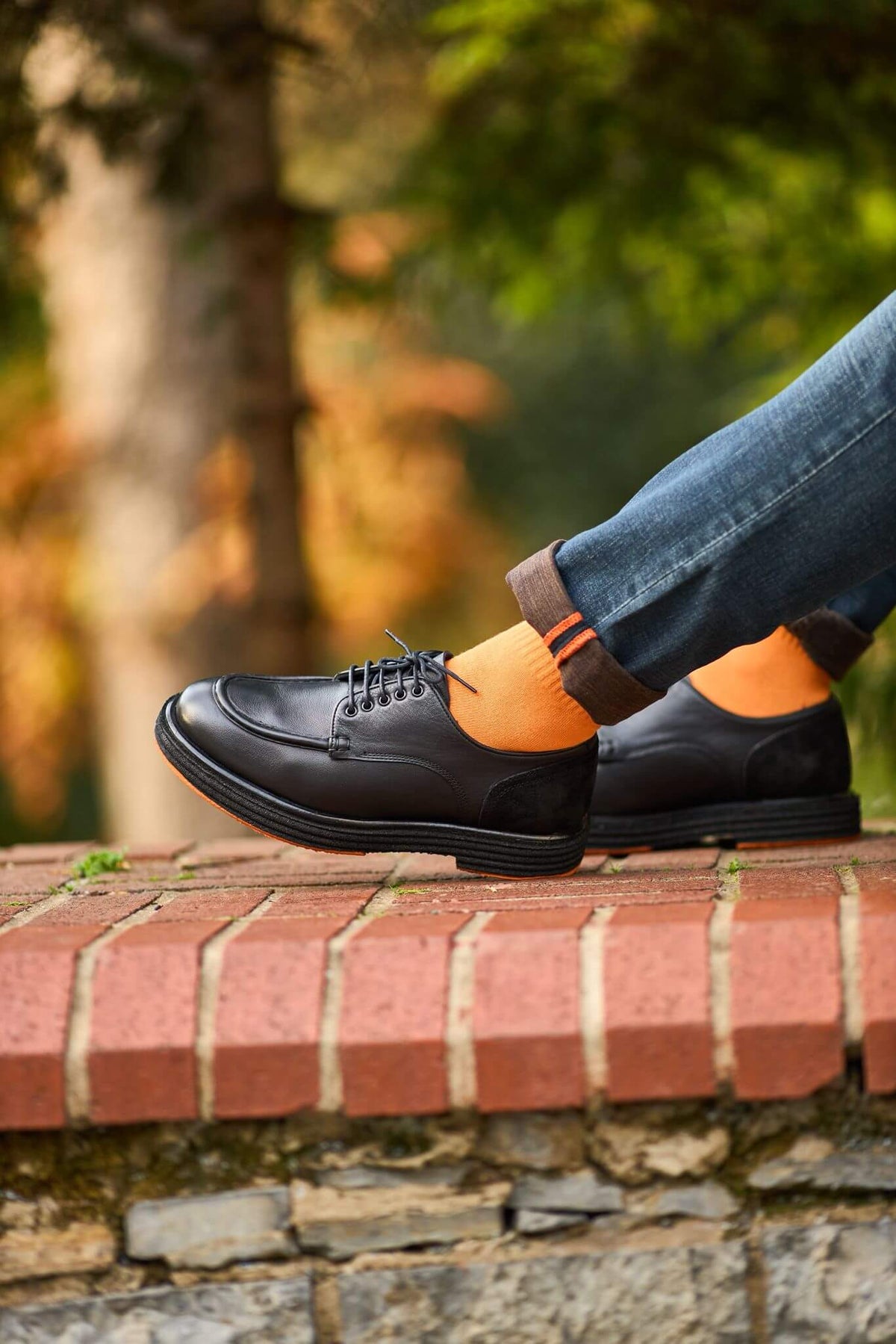 Men’s black leather derby shoes with moc-toe stitching and suede heel detail