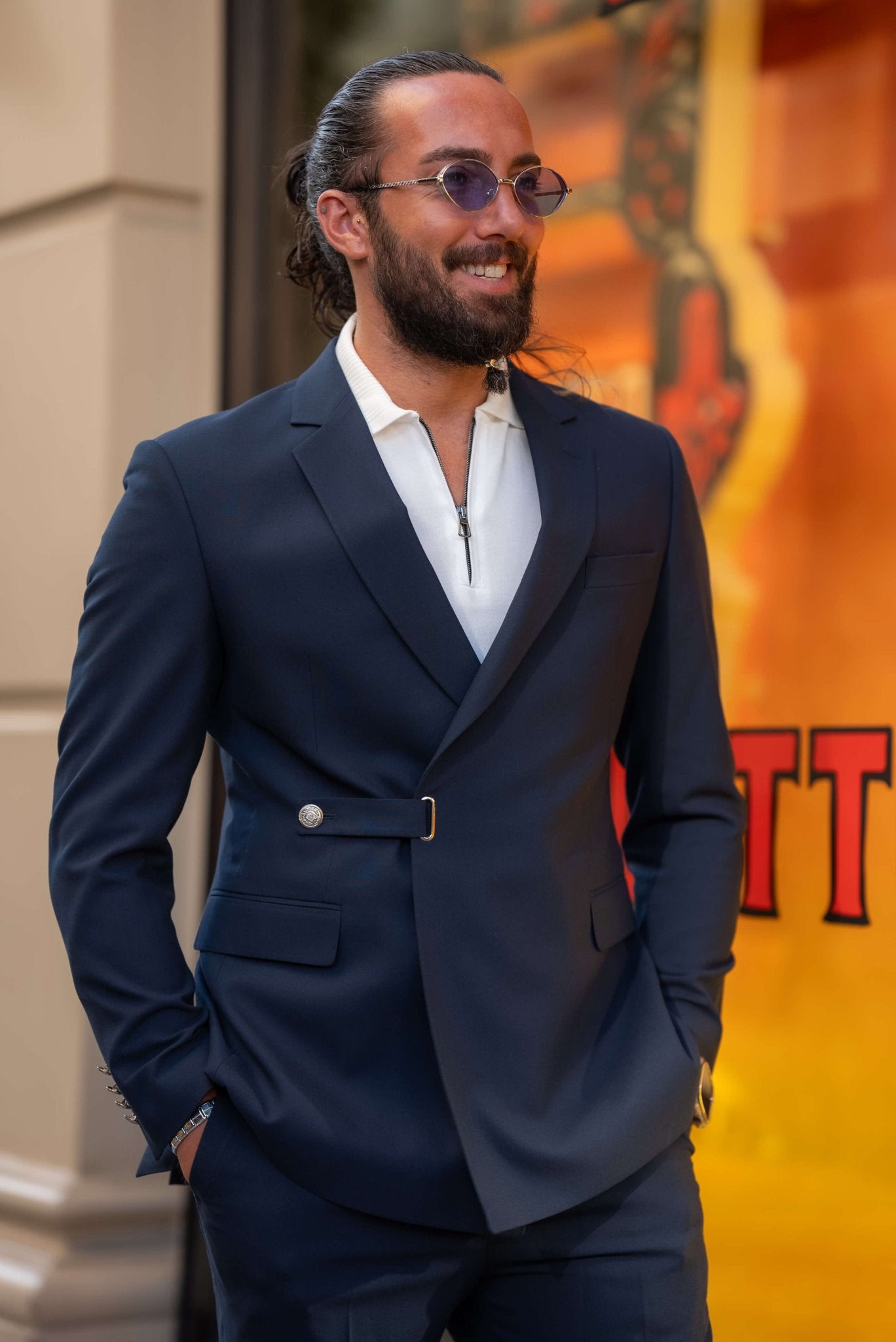Navy Blue Suit - Sleek Sophistication and Attention Grabbing. HolloMen Navy Blue Suit - Sleek Sophistication and Attention Grabbing. HolloMen