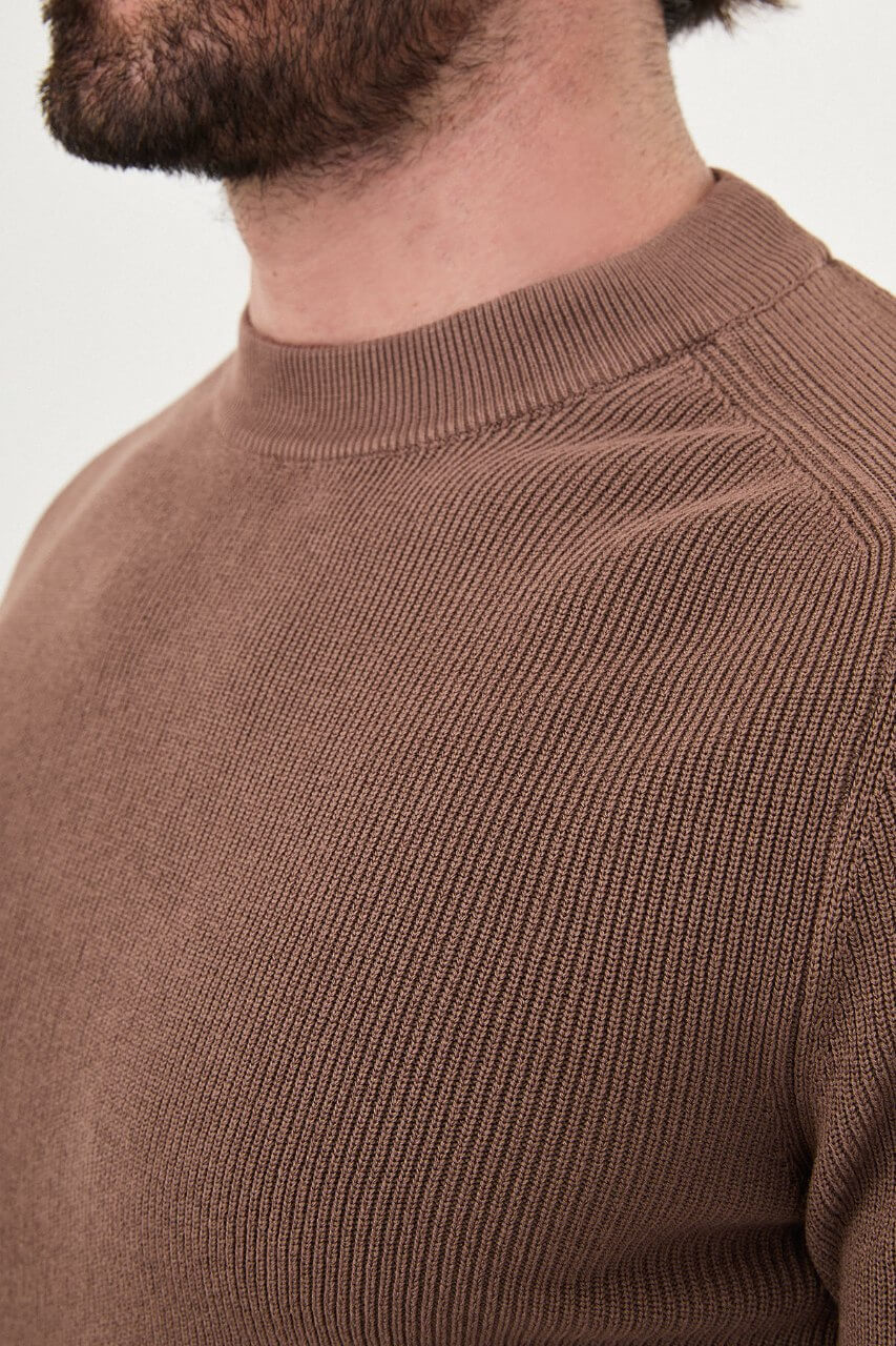 Men’s light brown crew neck knit sweater with cotton stretch fabric for fall winter smart casual outfits