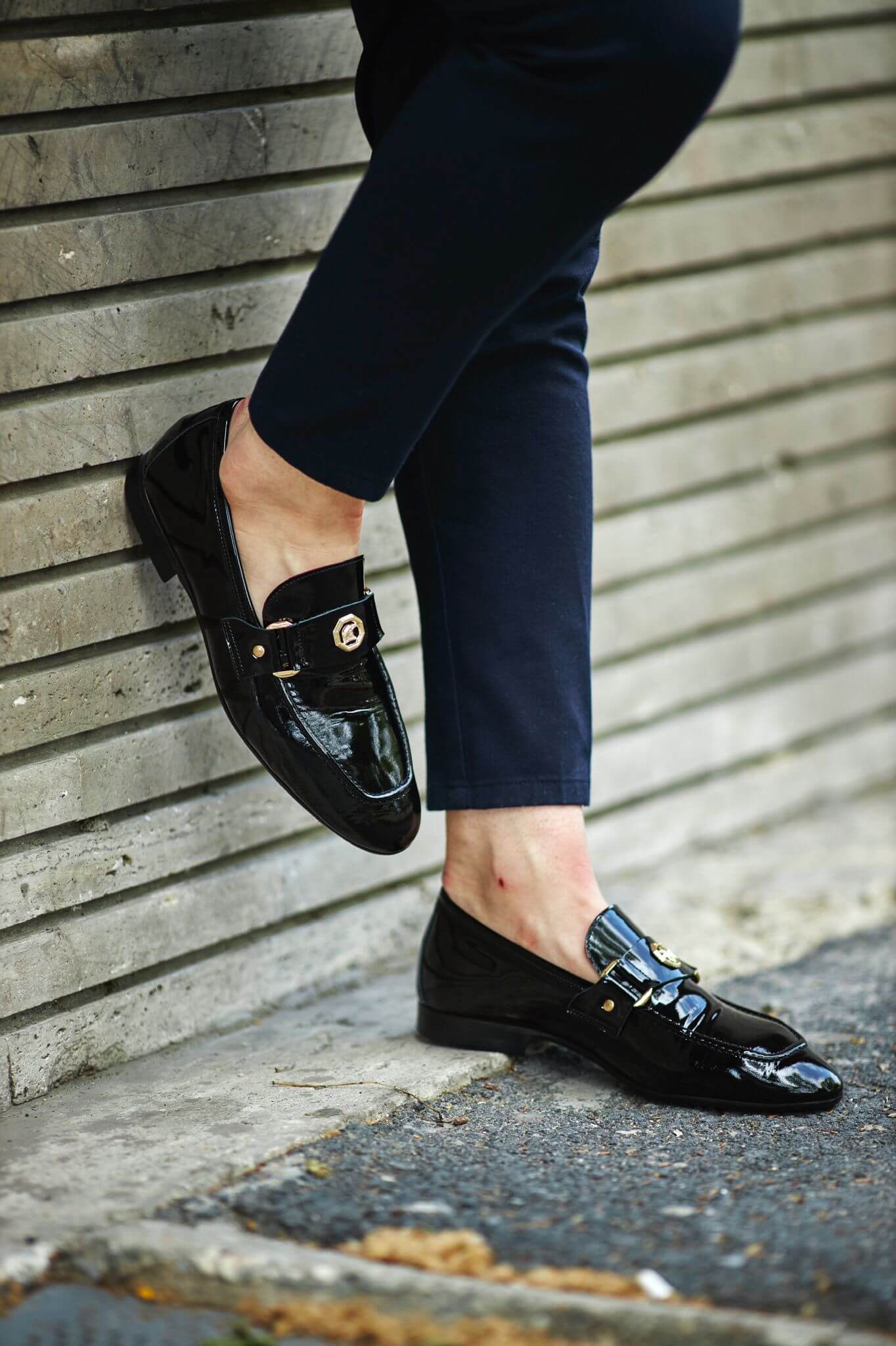 kød Se igennem Ikke moderigtigt Step into Timeless Elegance: HolloMen's Black Hazel Loafers