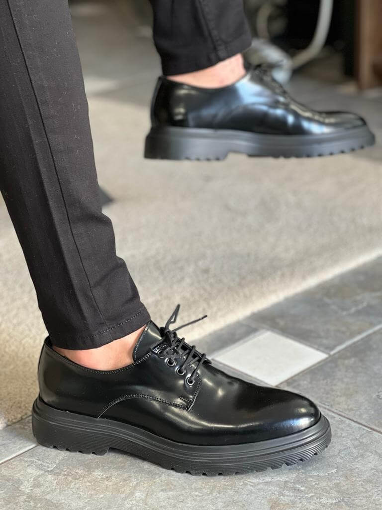 Black leather Derby shoes featuring a classic lace-up design and EVA sole, ideal for formal and smart casual occasions.