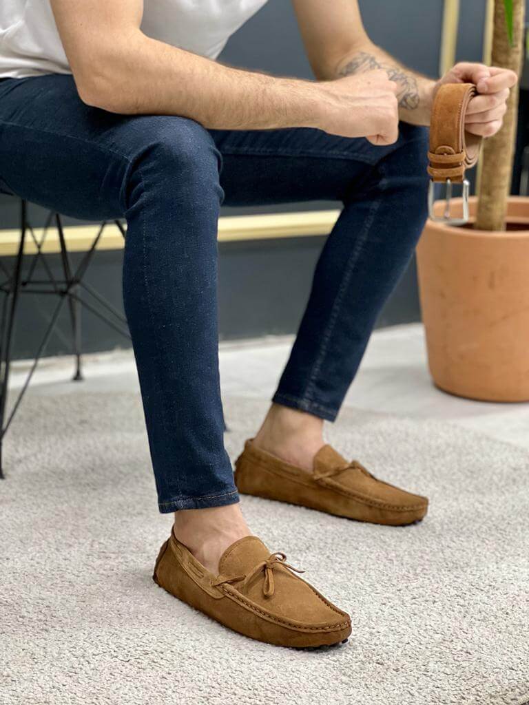 Camel-colored leather casual loafers with a sleek, low-cut slip-on design and durable rubber sole, ideal for spring and summer wear.