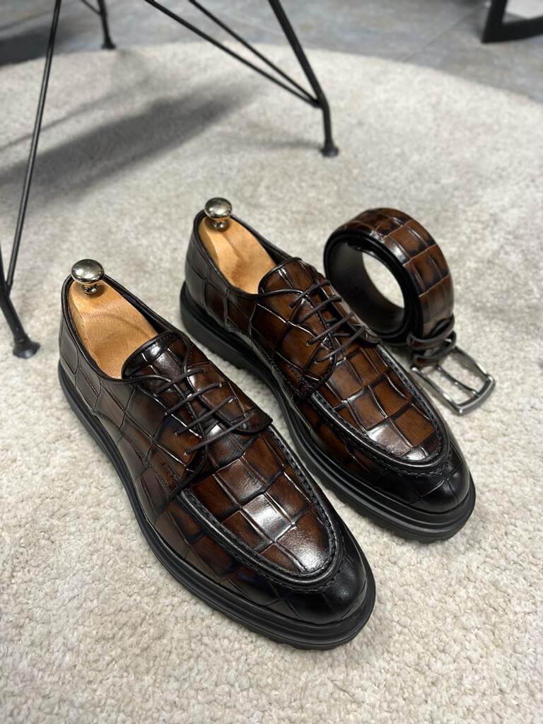 Napoli brown croco-patterned leather derby shoe with glossy patent finish, designed for formal or smart casual fall-winter wear.