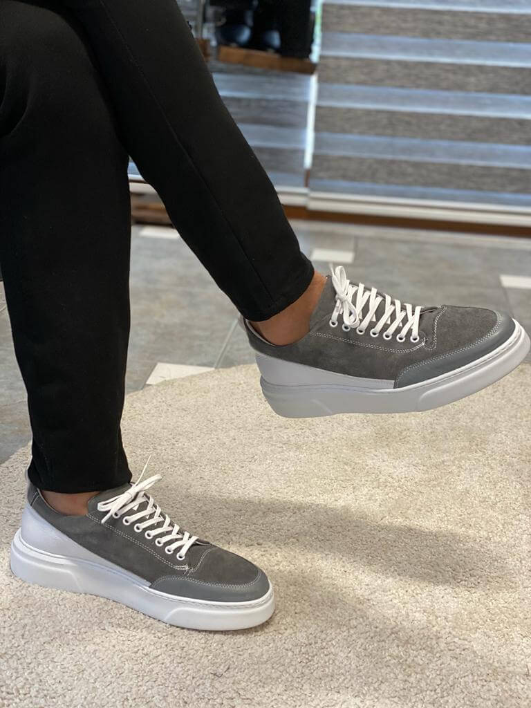 Stylish suede gray lace-up sneakers with EVA soles, blending casual comfort with refined fall-winter aesthetics.