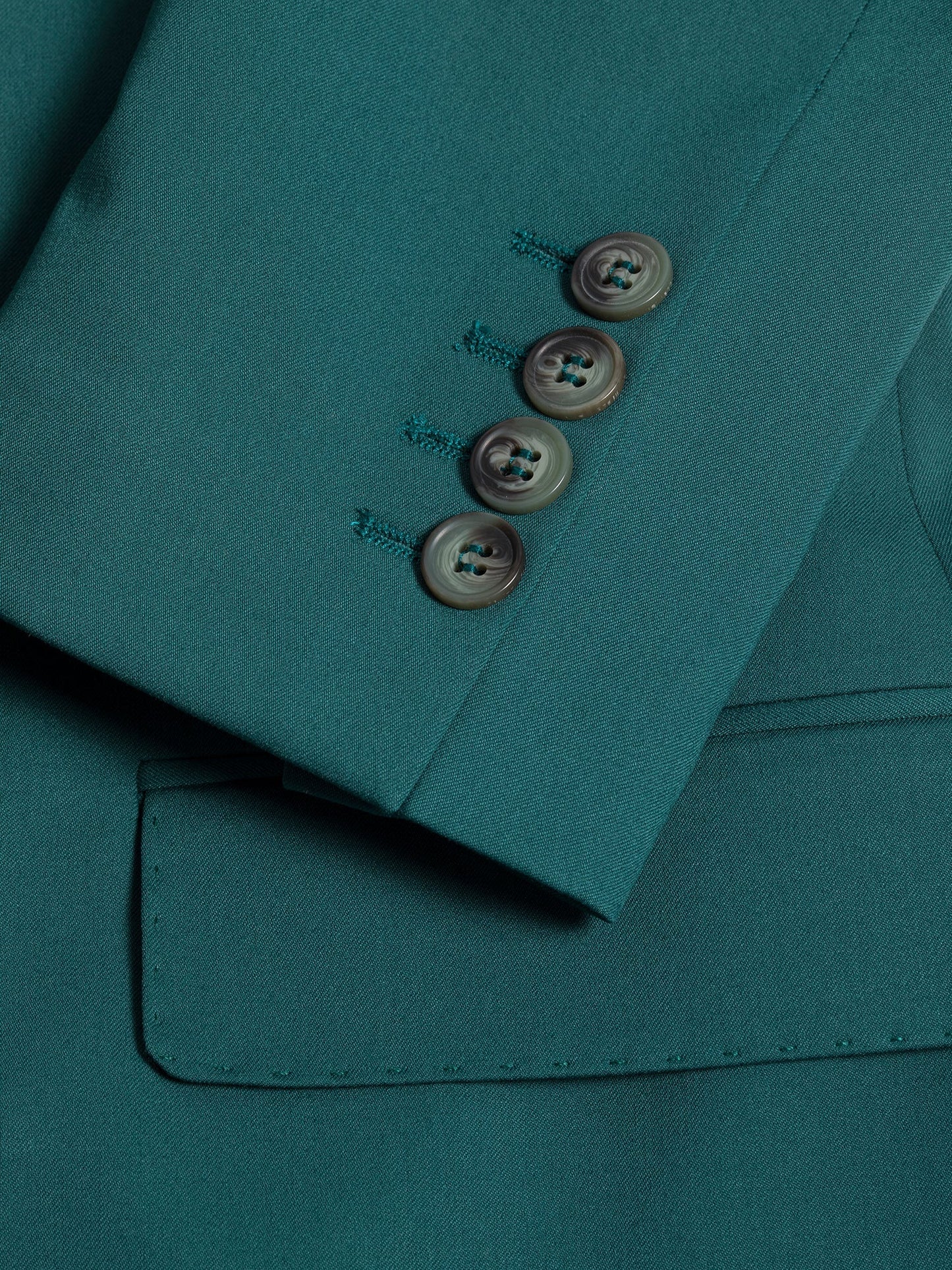 Men’s green modern-fit 3-piece suit with peak lapel blazer, matching vest and trousers, featuring a double vent design and tailored silhouette for formal and stylish occasions.