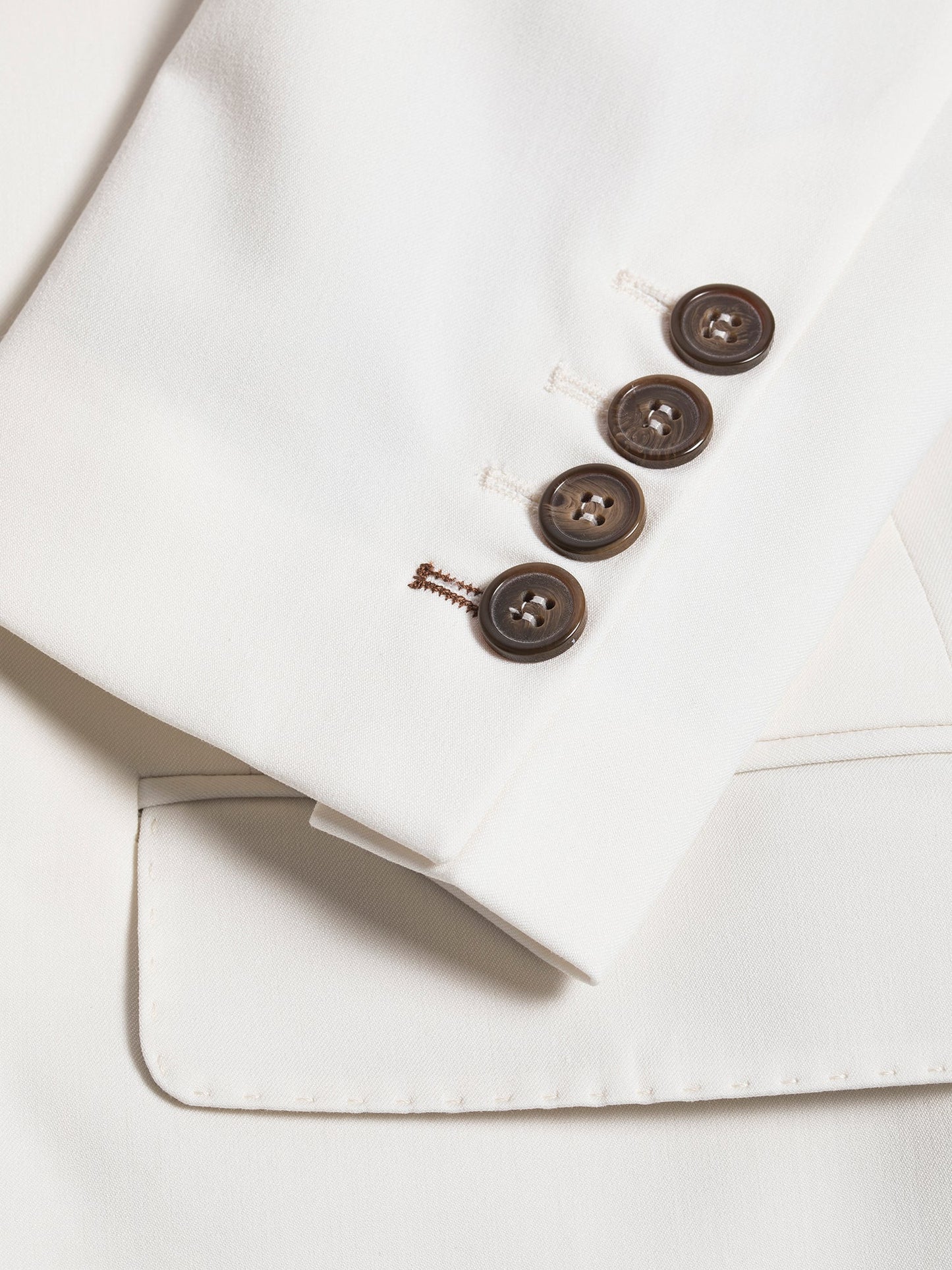 Men’s White Double-Breasted Slim-Fit 2-Piece Suit.