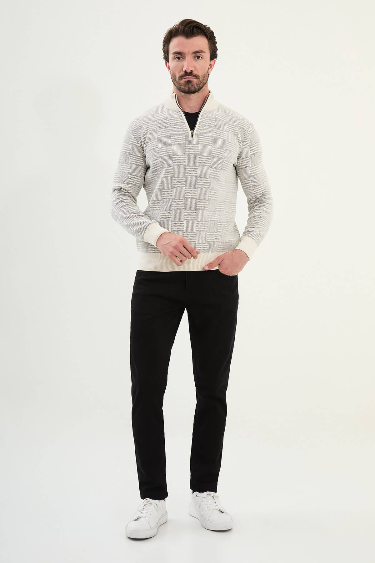 AXIST men’s white slim fit knitwear sweater with geometric knit design and half-zip mock neck