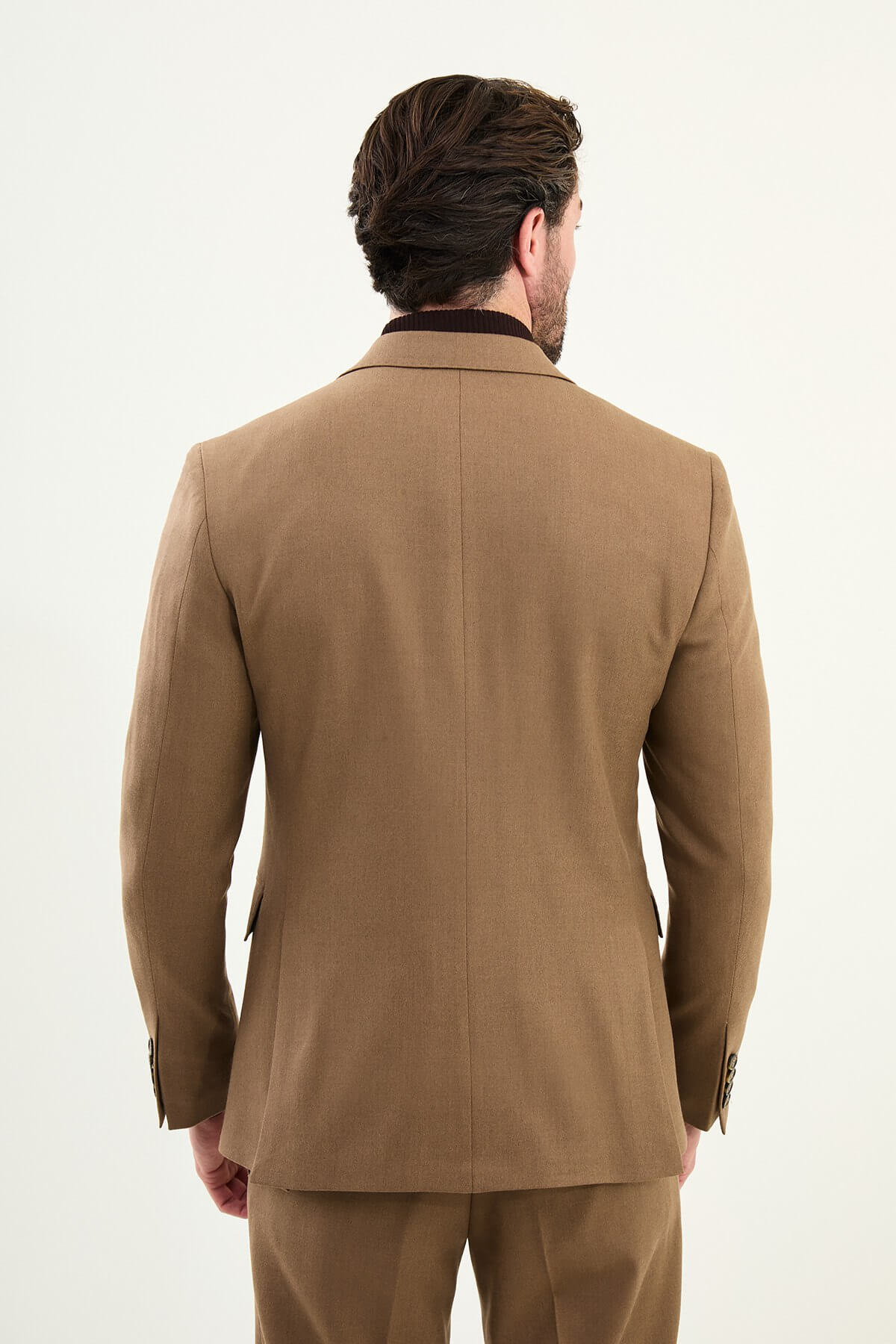 Men’s chocolate brown slim-fit double-breasted wool-blend suit with wide peak lapels, barchetta chest pocket, tortoiseshell buttons
