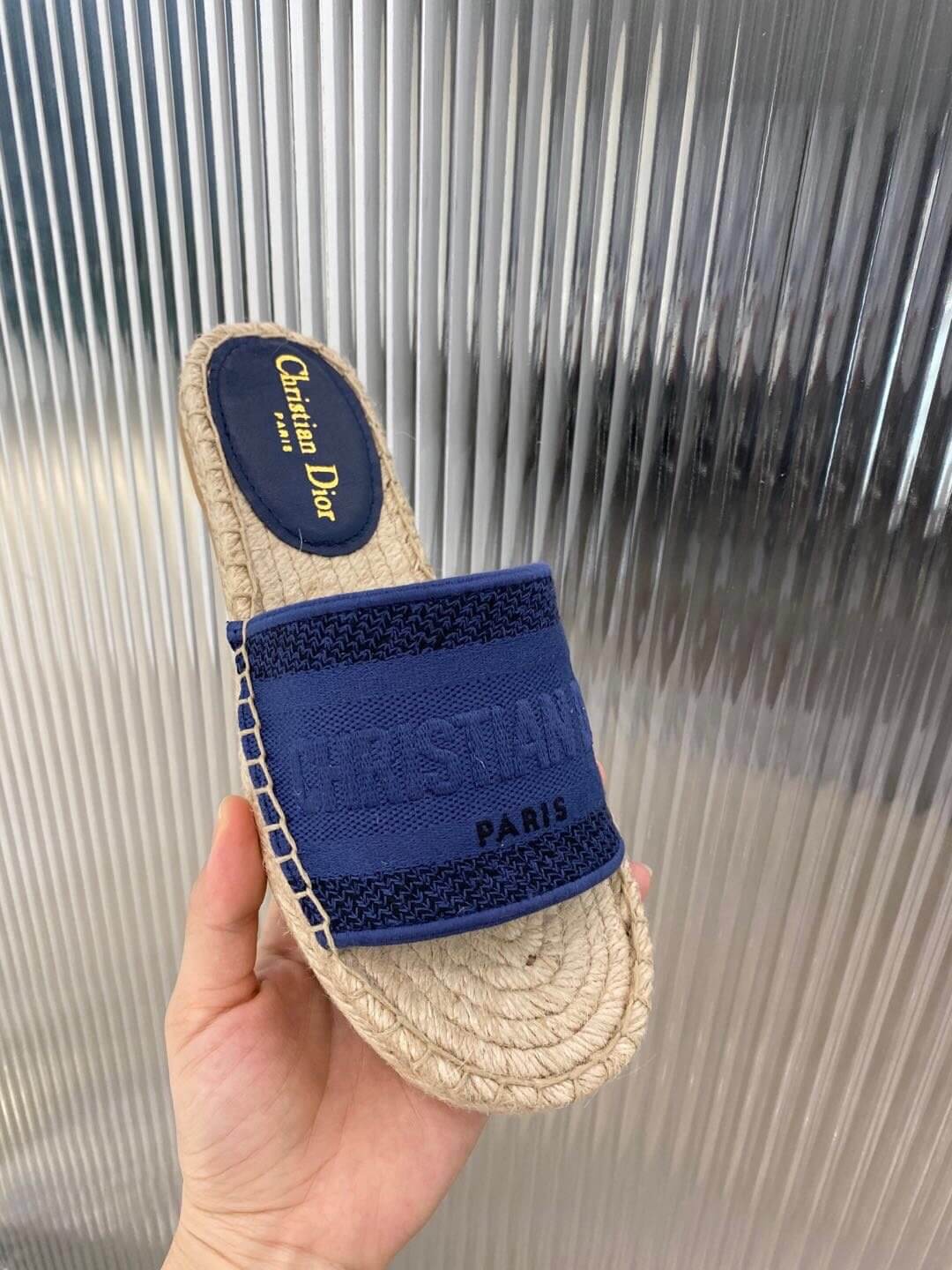 Sandali piatti con zeppa e zeppa in tela ricamata Granville di Christian Dior, blu navy