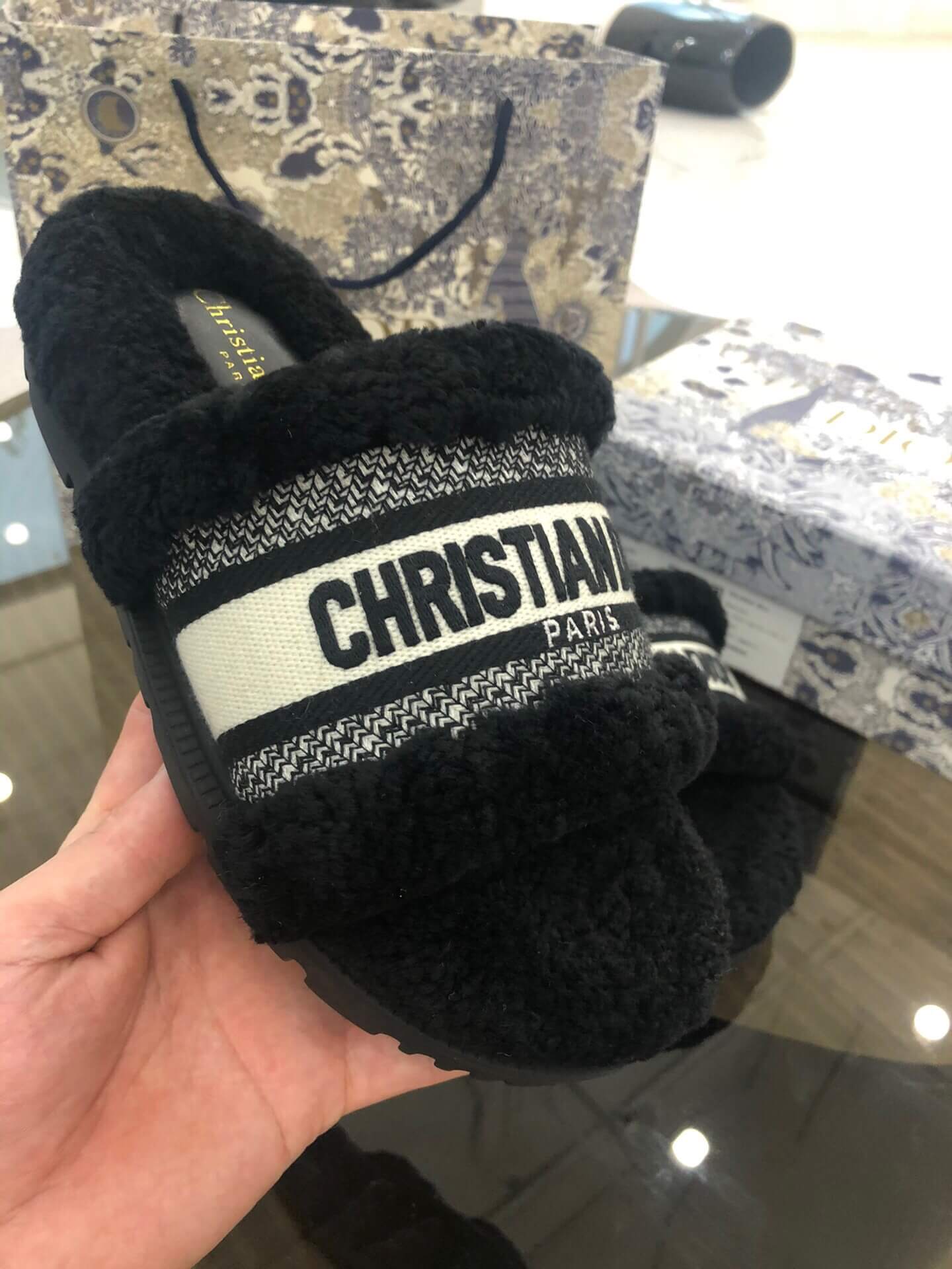 Christian Dior Dway Schwarze Shearling Pelz Logo Chunky Slides