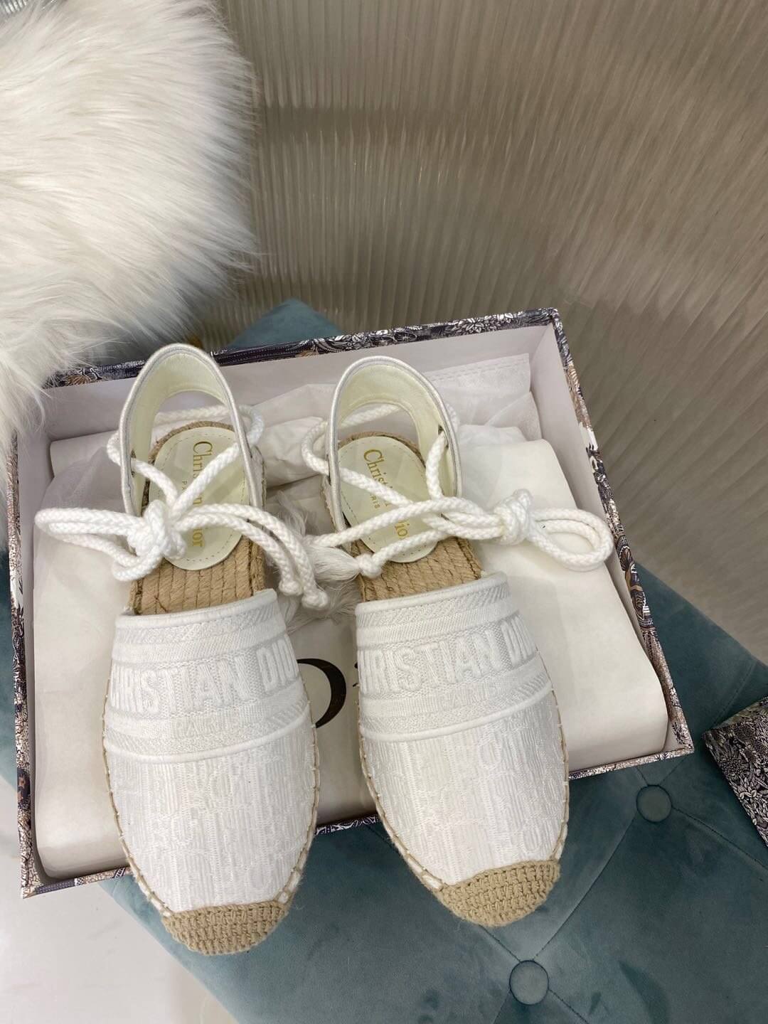 Sandalia tipo alpargata Christian Dior Granville blanca con suela beige