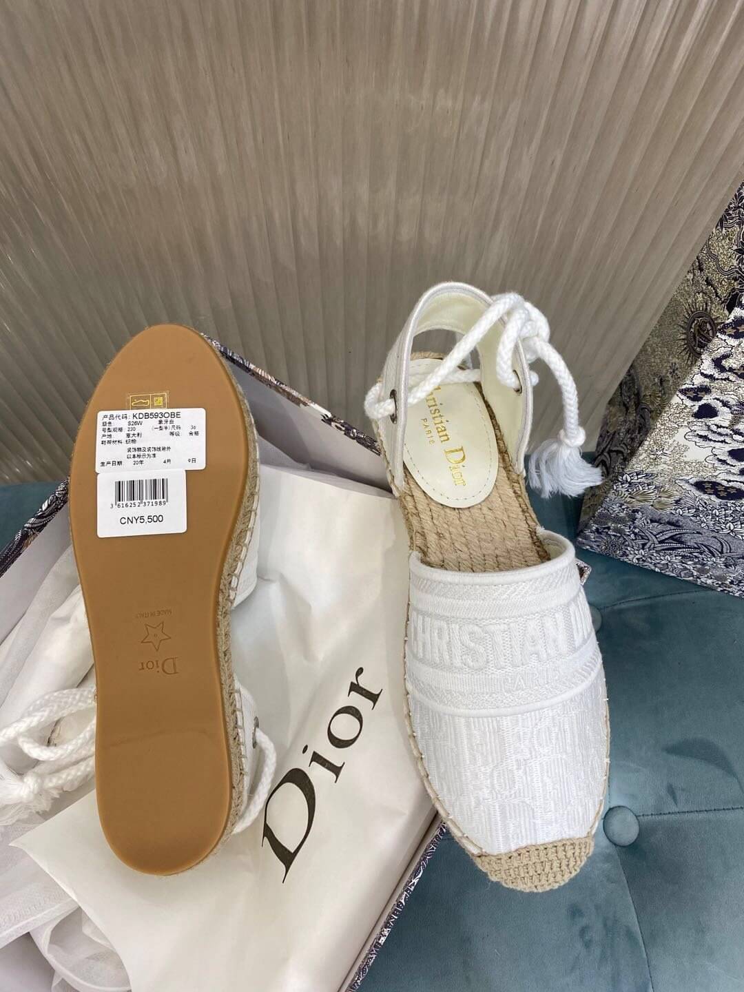 Sandalia tipo alpargata Christian Dior Granville blanca con suela beige