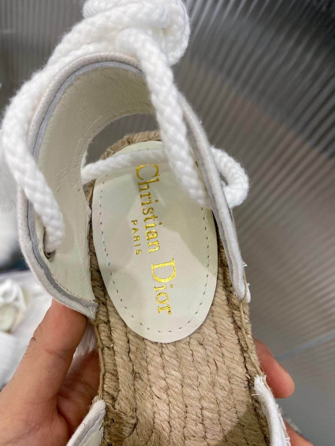 Sandalia tipo alpargata Christian Dior Granville blanca con suela beige