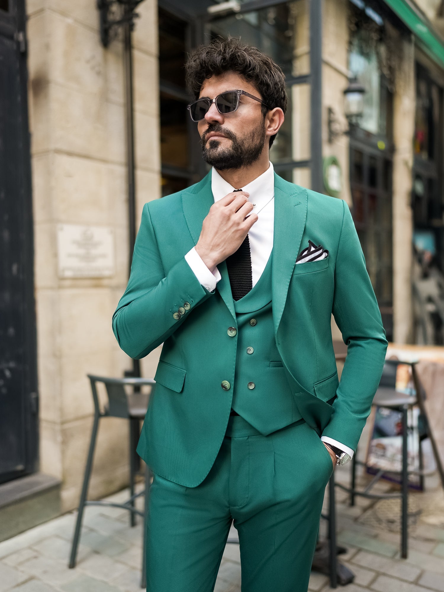 Men's Green Modern-Fit Peak Lapel 3-Piece Suit. – HolloMen