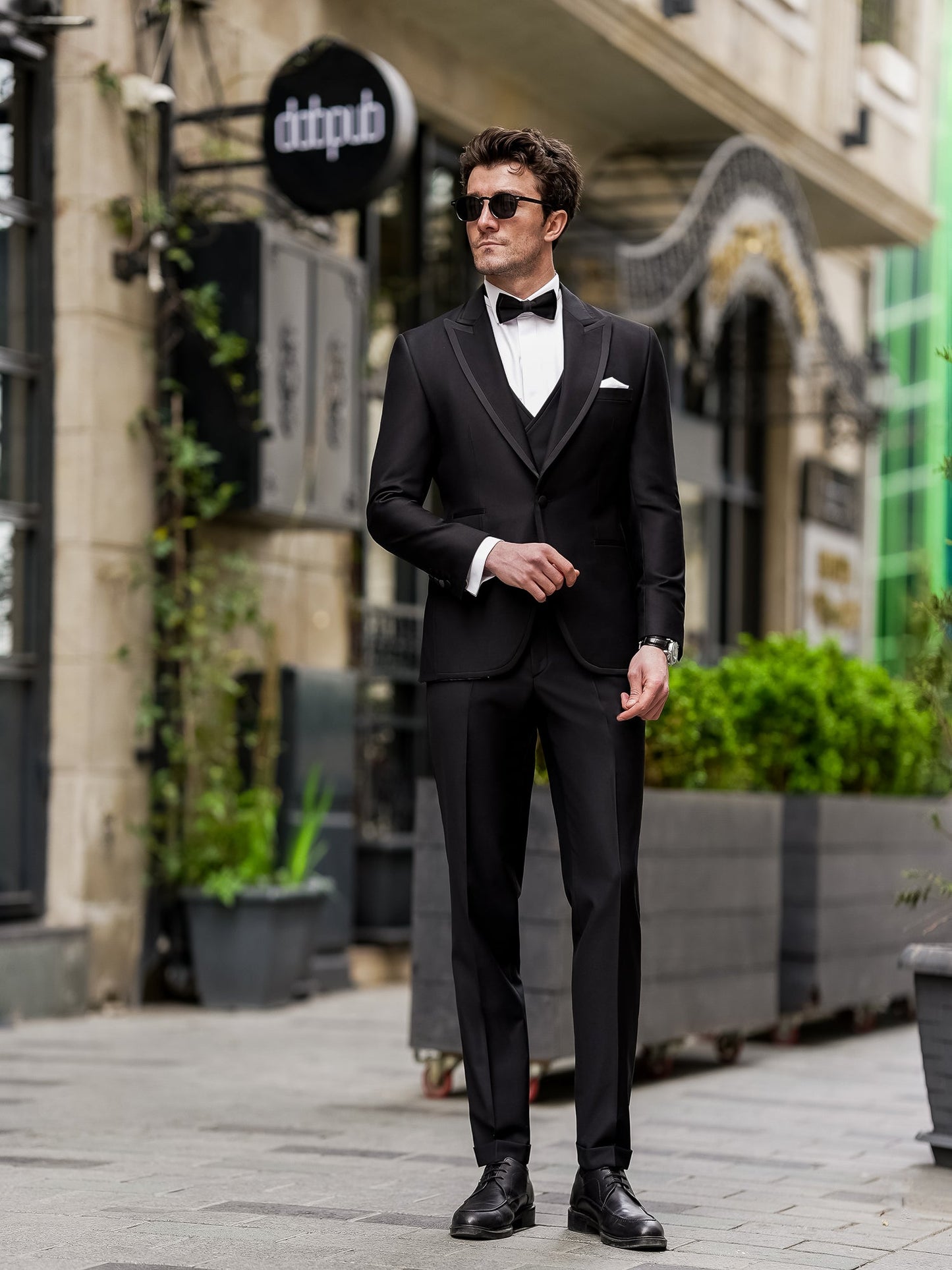 Men's Slim-Fit Peak Lapel 3-Piece Tuxedo.