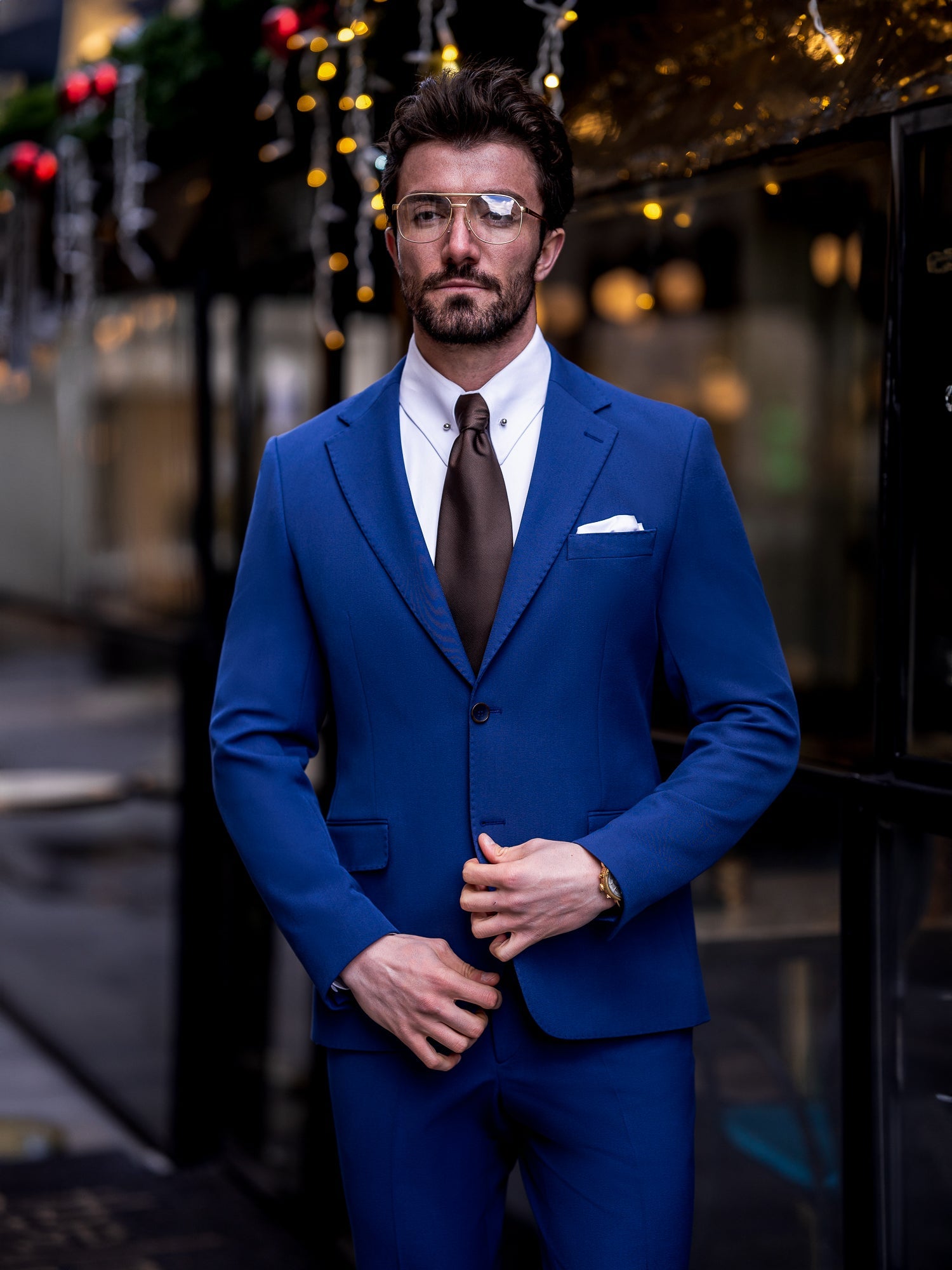 Men’s navy slim-fit 3-piece suit with peak lapel blazer, matching vest and trousers, featuring a double vent design and tailored silhouette for formal and business occasions.