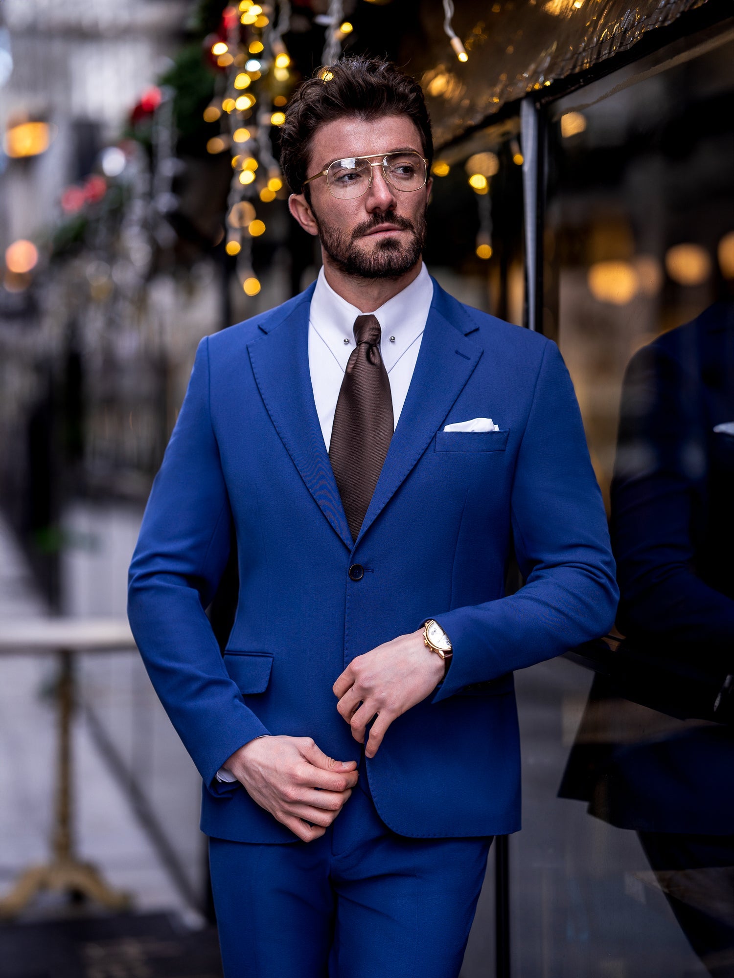 Men’s navy slim-fit 3-piece suit with peak lapel blazer, matching vest and trousers, featuring a double vent design and tailored silhouette for formal and business occasions.