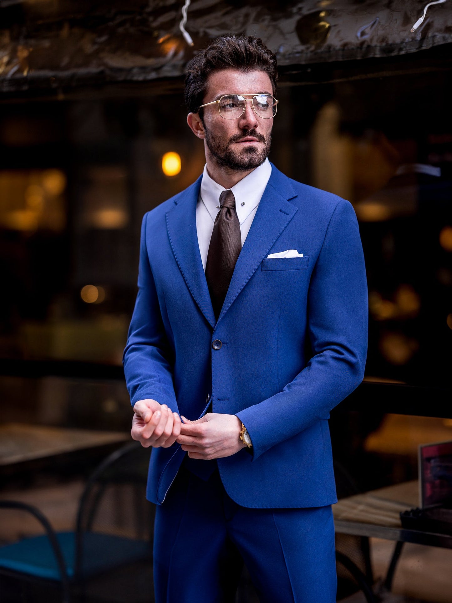 Men’s navy slim-fit 3-piece suit with peak lapel blazer, matching vest and trousers, featuring a double vent design and tailored silhouette for formal and business occasions.