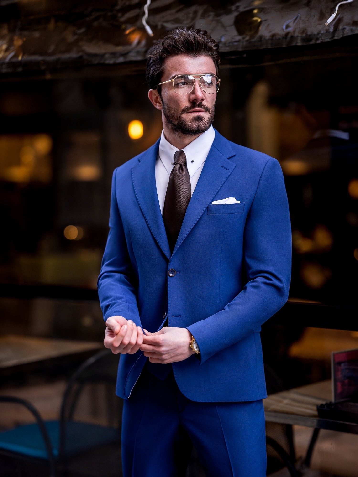 Men’s navy slim-fit 3-piece suit with peak lapel blazer, matching vest and trousers, featuring a double vent design and tailored silhouette for formal and business occasions.