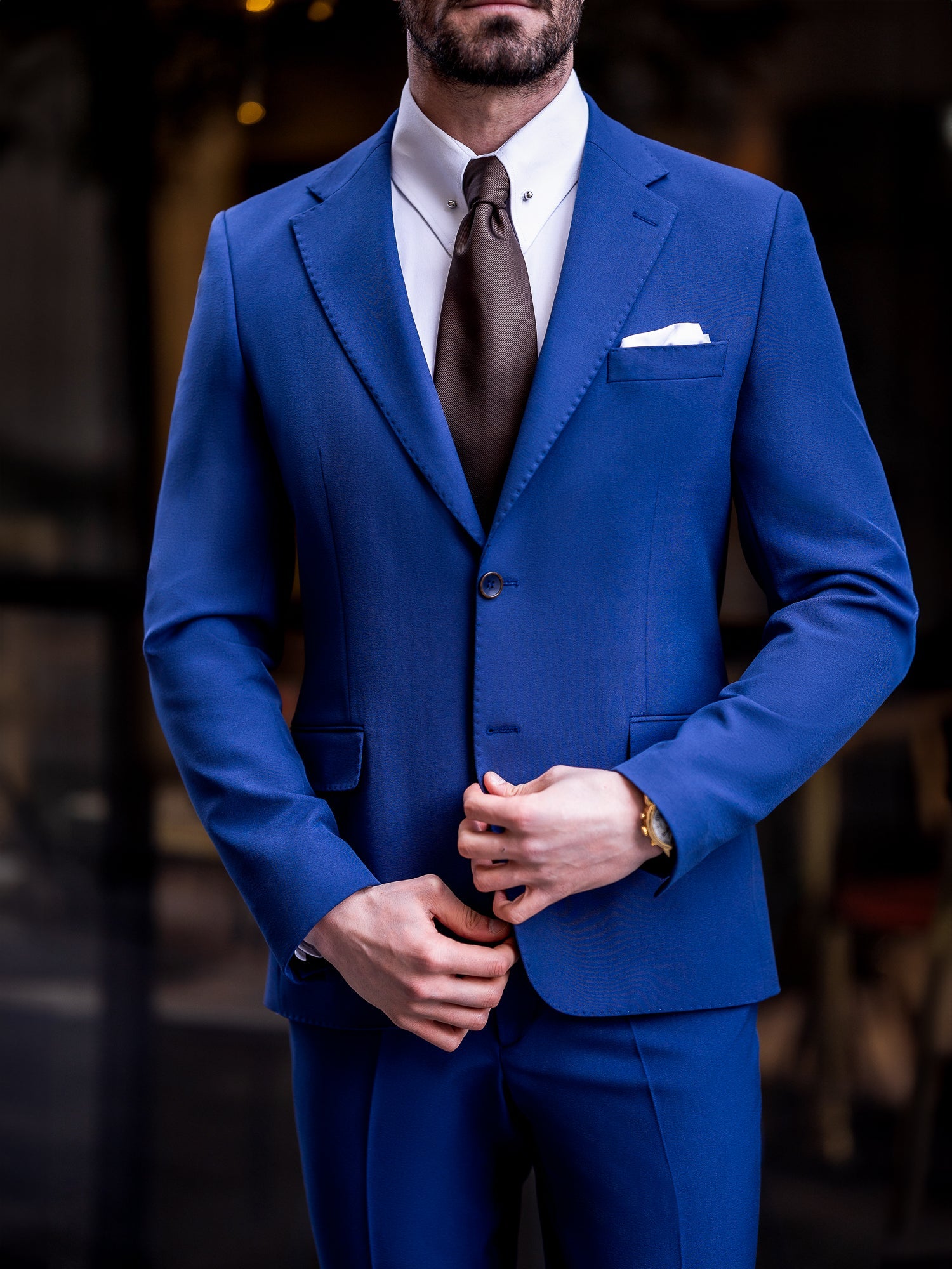 Men’s navy slim-fit 3-piece suit with peak lapel blazer, matching vest and trousers, featuring a double vent design and tailored silhouette for formal and business occasions.