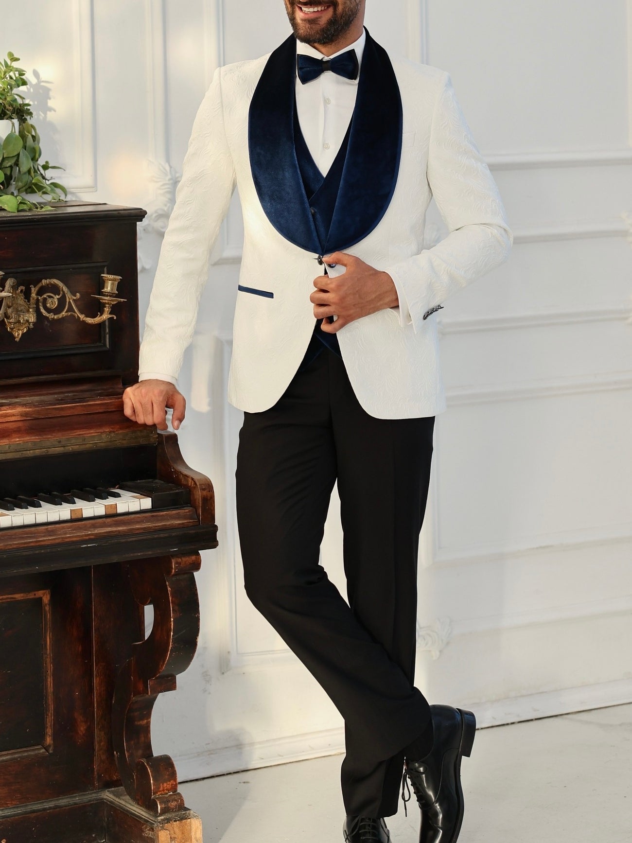 Men’s white slim-fit 3-piece tuxedo with shawl lapel blazer, matching waistcoat and trousers, featuring a one-button design and double vent for formal black-tie occasions.