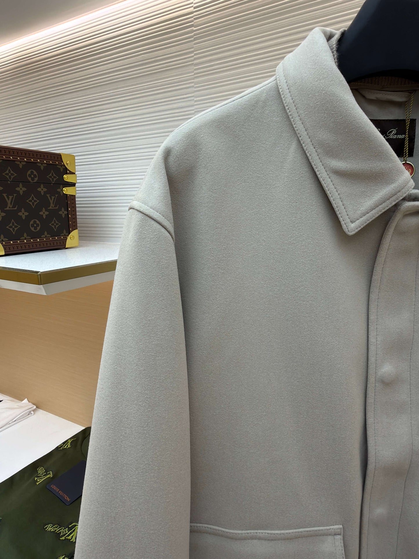 Chaqueta de cachemira con cuello alto y bolsillo de Loro Piana - Beige claro