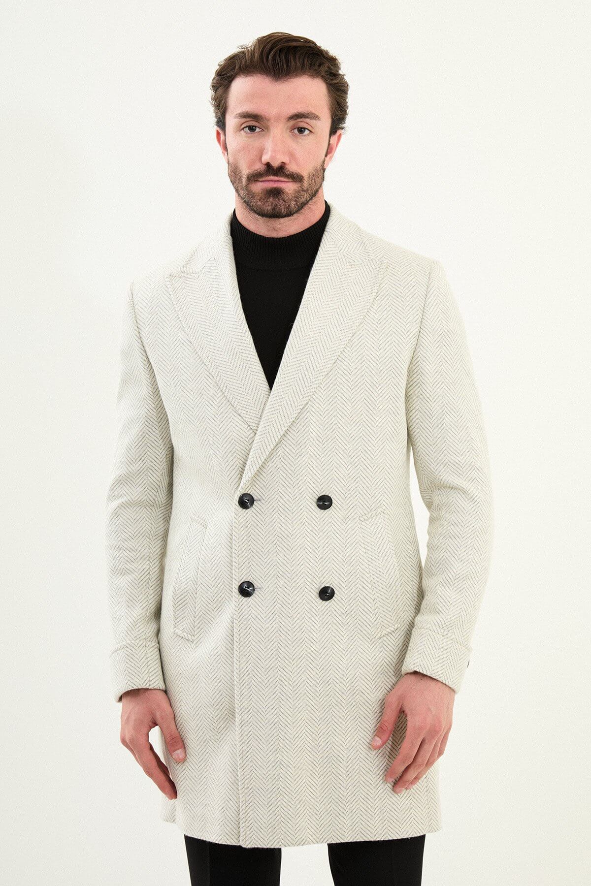 Slim fit ecru winter coat styled with a black turtleneck and leather shoes.