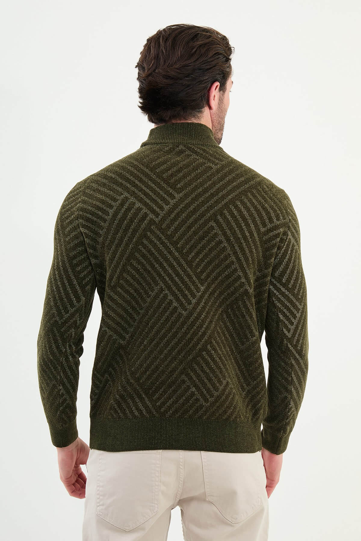 model wearing khaki patterned slim fit turtleneck knitwear sweater with beige trousers.