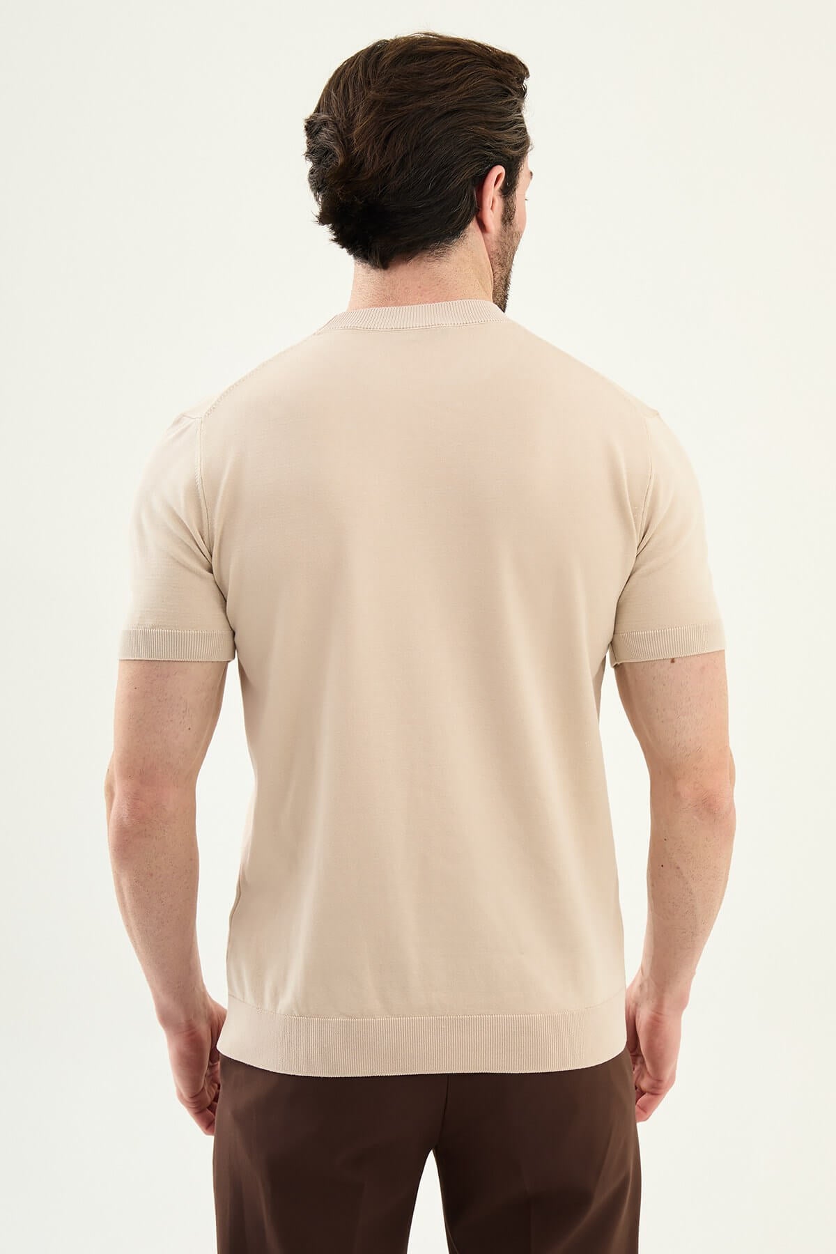 Men’s beige slim fit crew neck knit t-shirt with short sleeves, cotton stretch fabric, smart casual summer outfit style