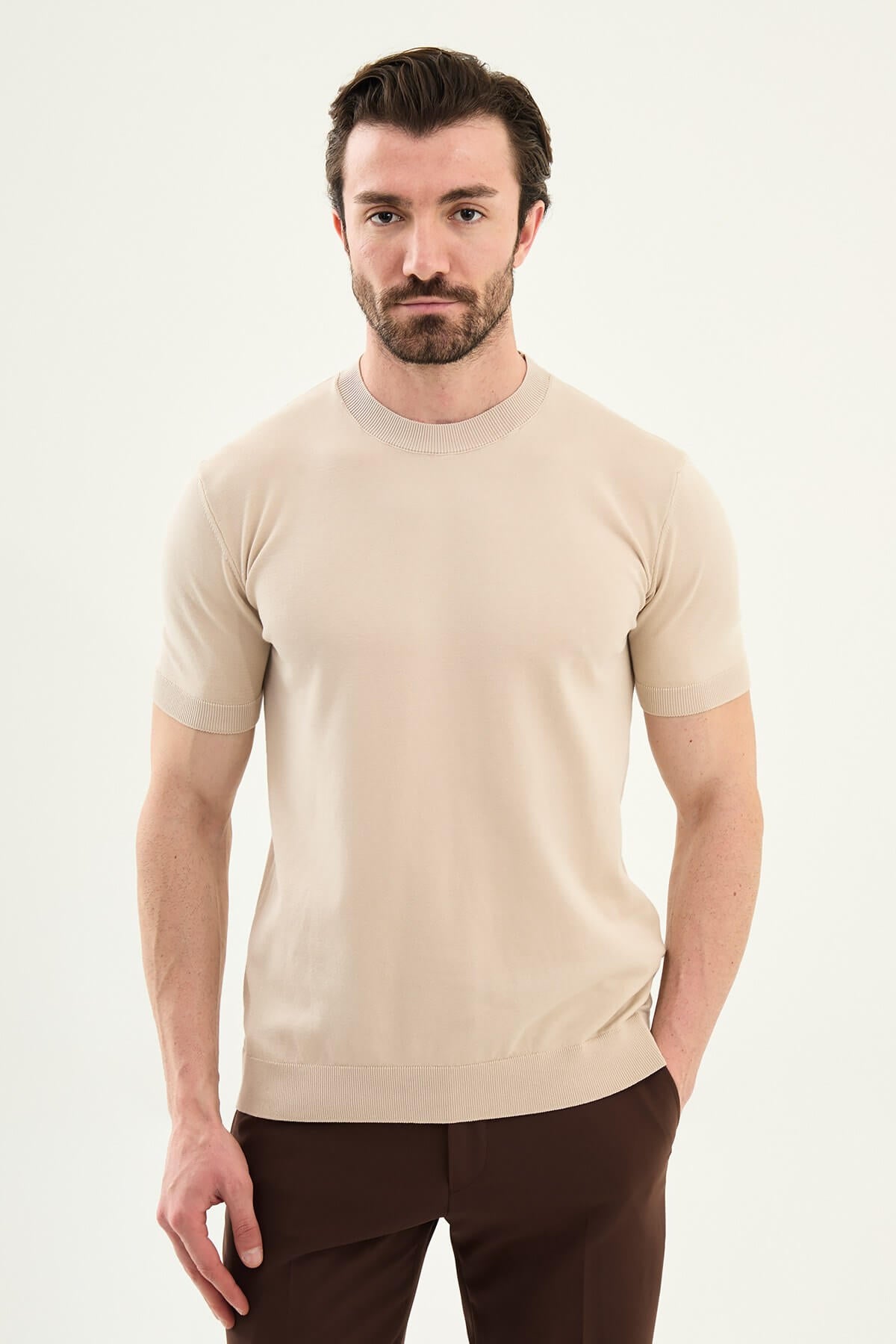 Men’s beige slim fit crew neck knit t-shirt with short sleeves, cotton stretch fabric, smart casual summer outfit style