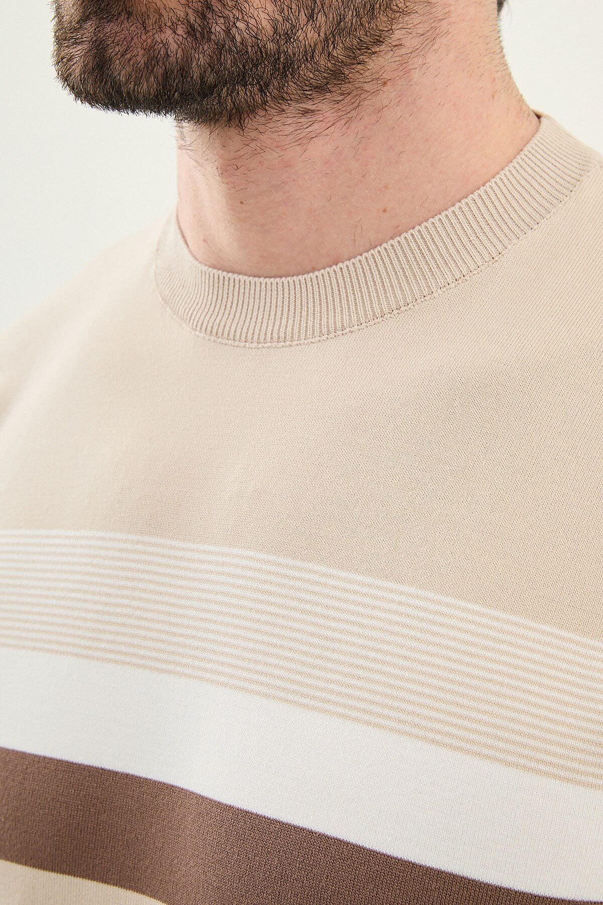 Men’s beige slim fit striped knit t-shirt with white and brown horizontal stripes modern smart casual style