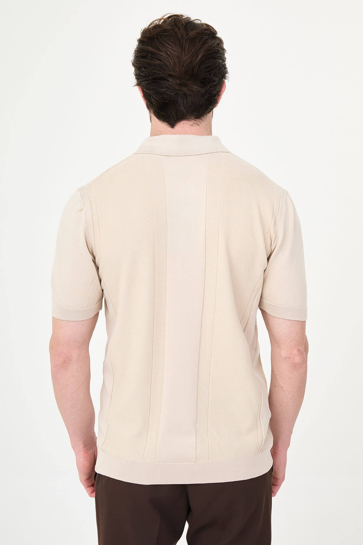 Men’s beige slim fit textured knit polo T-shirt with vertical pattern, short sleeves, classic collar, minimal elegant style