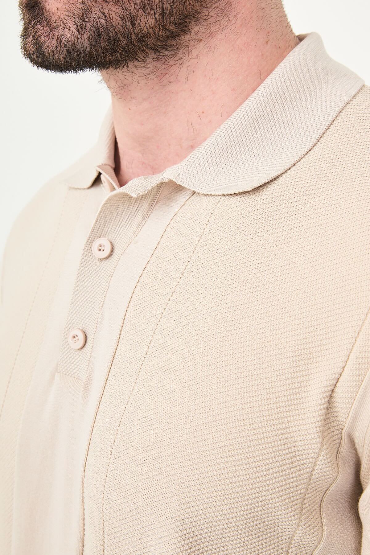 Men’s beige slim fit textured knit polo T-shirt with vertical pattern, short sleeves, classic collar, minimal elegant style