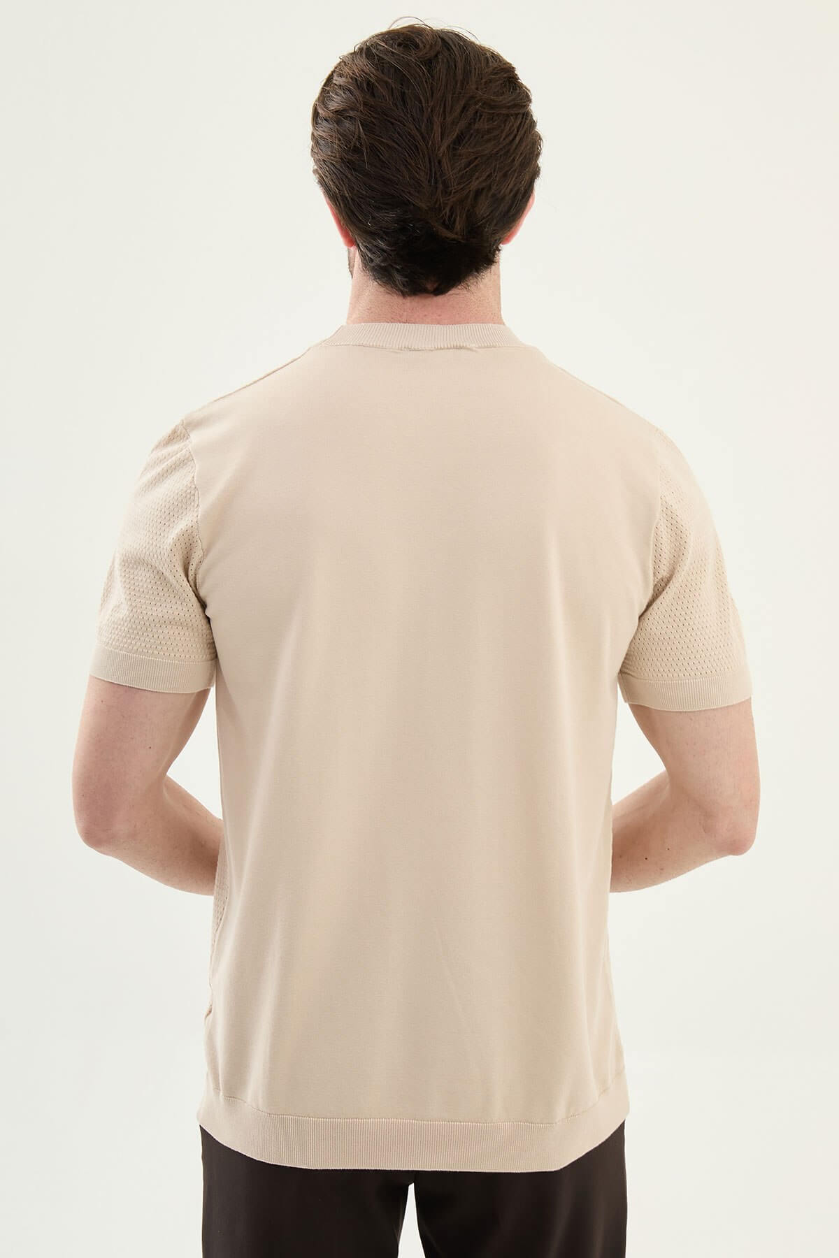 Men’s beige slim fit textured crew neck T-shirt with diagonal knit pattern, short sleeves, modern casual style
