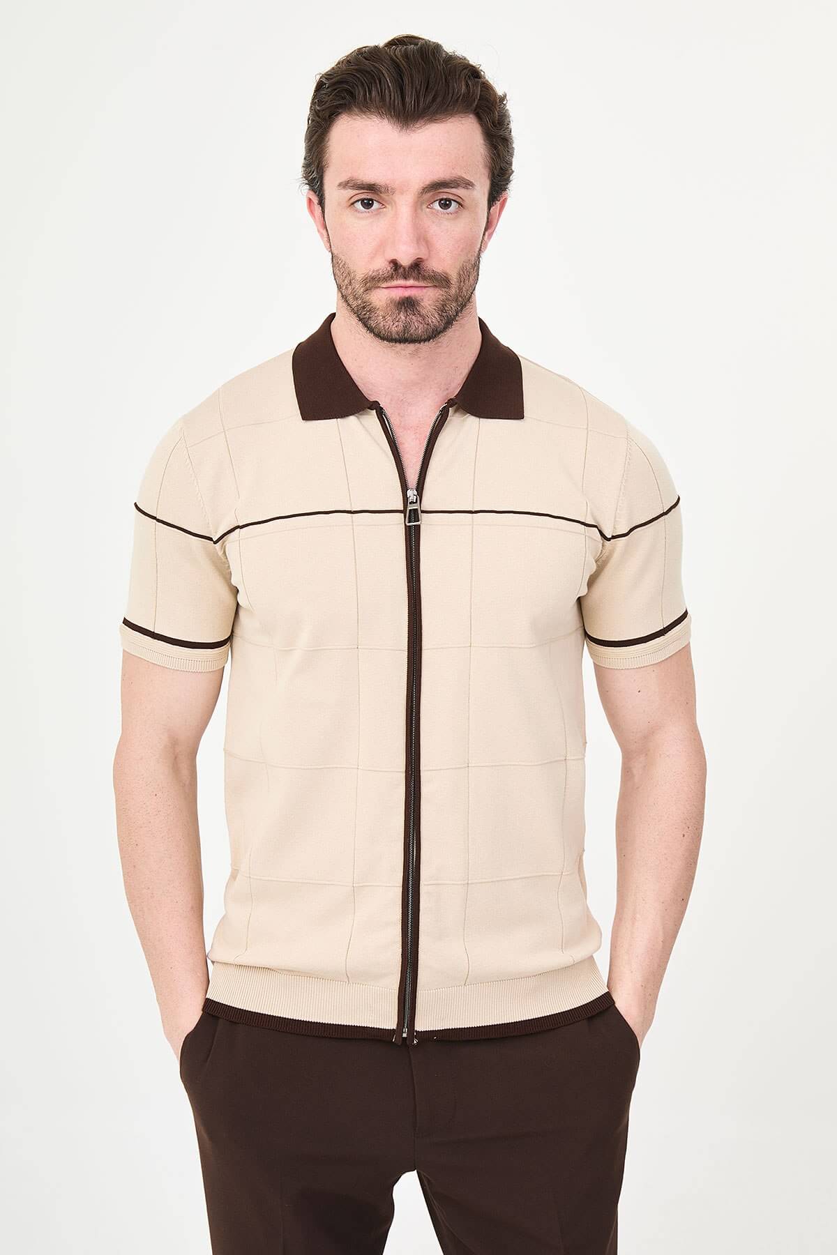 Men’s beige slim fit zip-up knit polo T-shirt with brown contrast collar and stripes, short sleeves, modern smart casual style