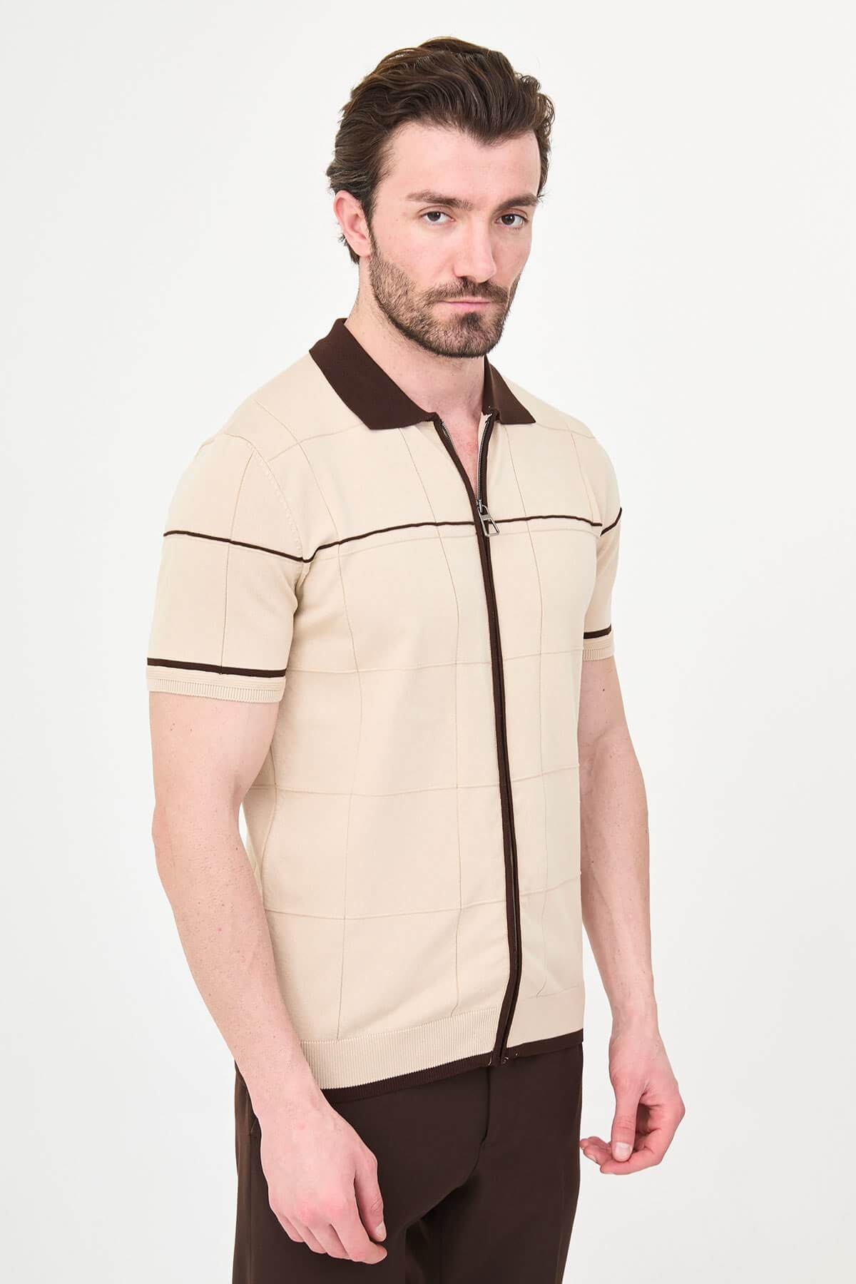 Men’s beige slim fit zip-up knit polo T-shirt with brown contrast collar and stripes, short sleeves, modern smart casual style