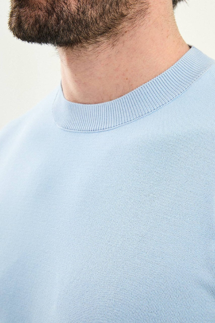 Men’s blue slim fit crew neck knit t-shirt with short sleeves, cotton stretch fabric, smart casual modern summer style