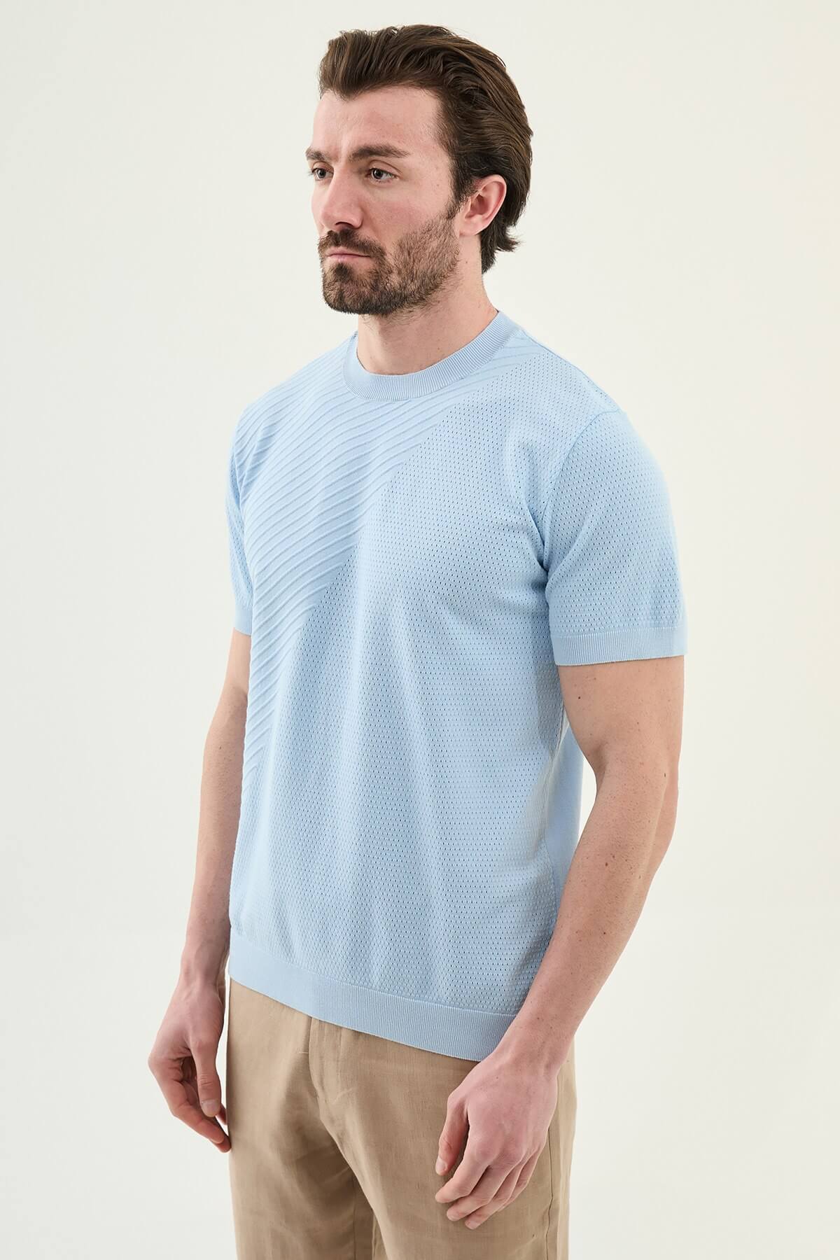 Men’s blue slim fit textured crew neck T-shirt with diagonal knit detail, short sleeves, modern casual style