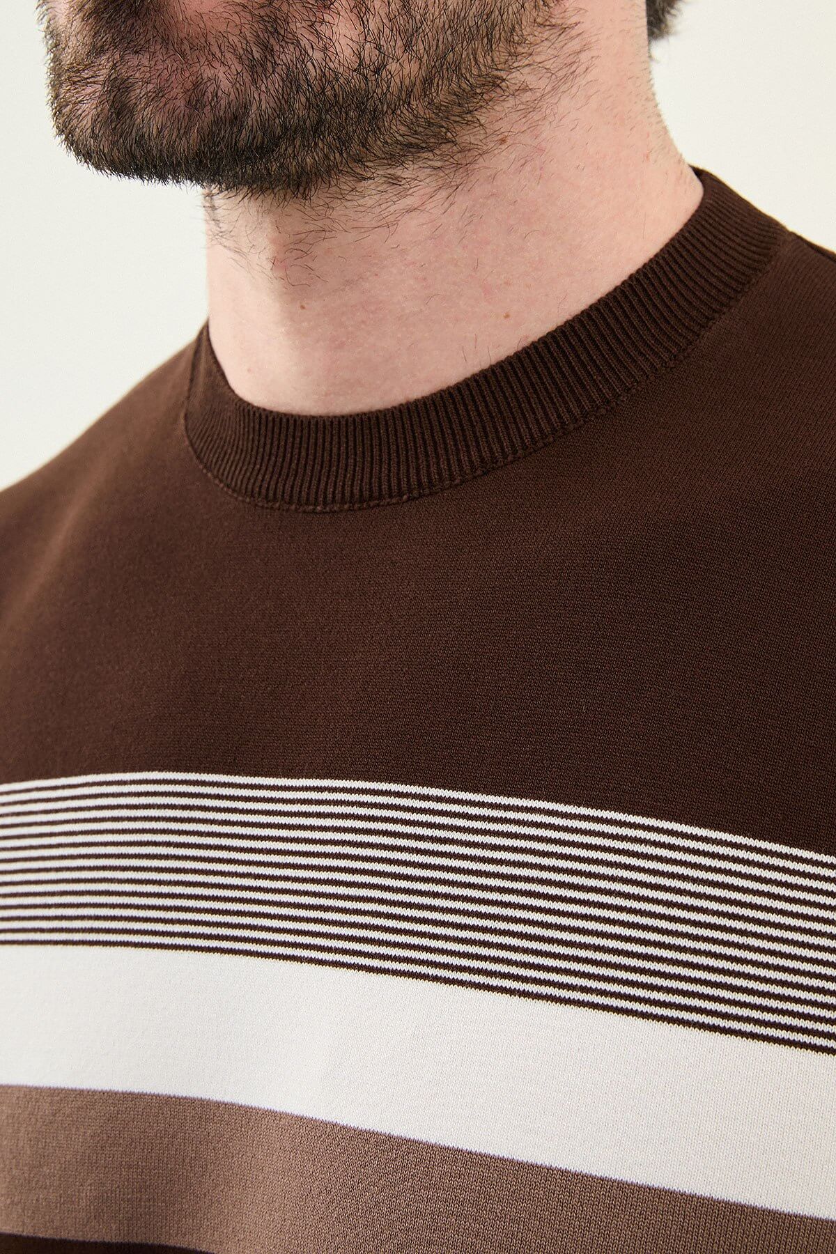 Men’s brown slim fit striped knit t-shirt with white and beige horizontal stripes modern smart casual style