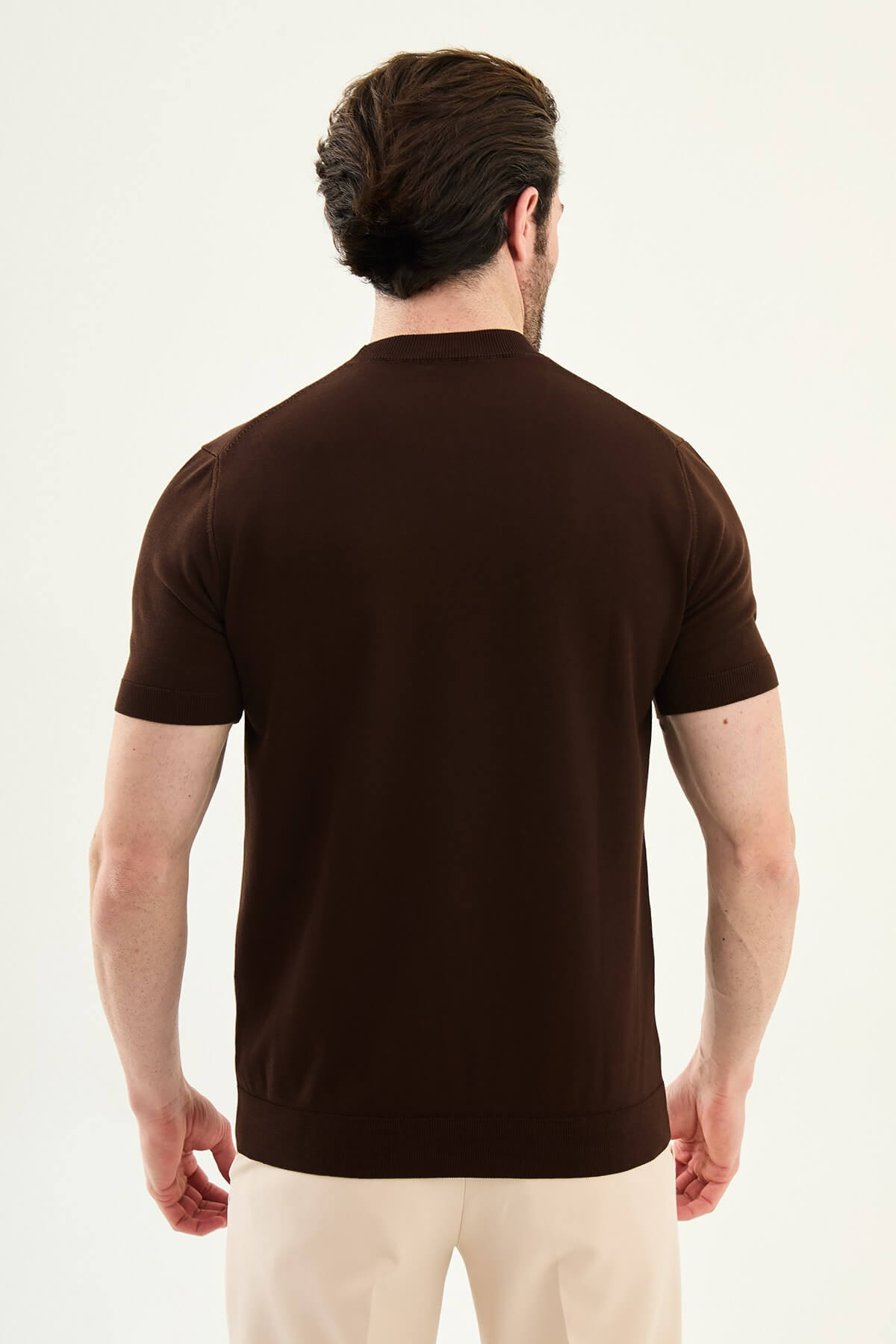 Men’s brown slim fit crew neck knit t-shirt with short sleeves, soft cotton fabric, modern smart casual summer style