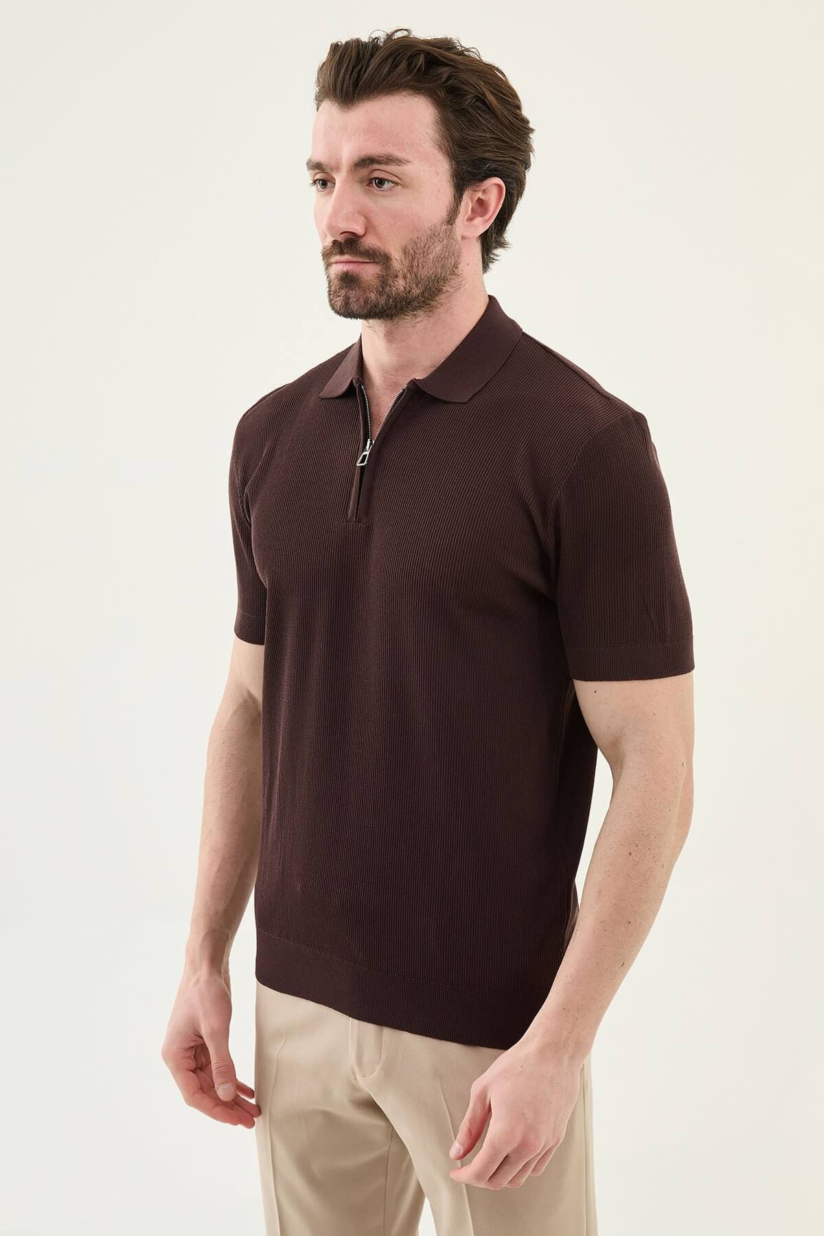 Men’s brown slim-fit knit polo shirt with classic collar, short sleeves, and textured knit finish for summer smart-casual style.